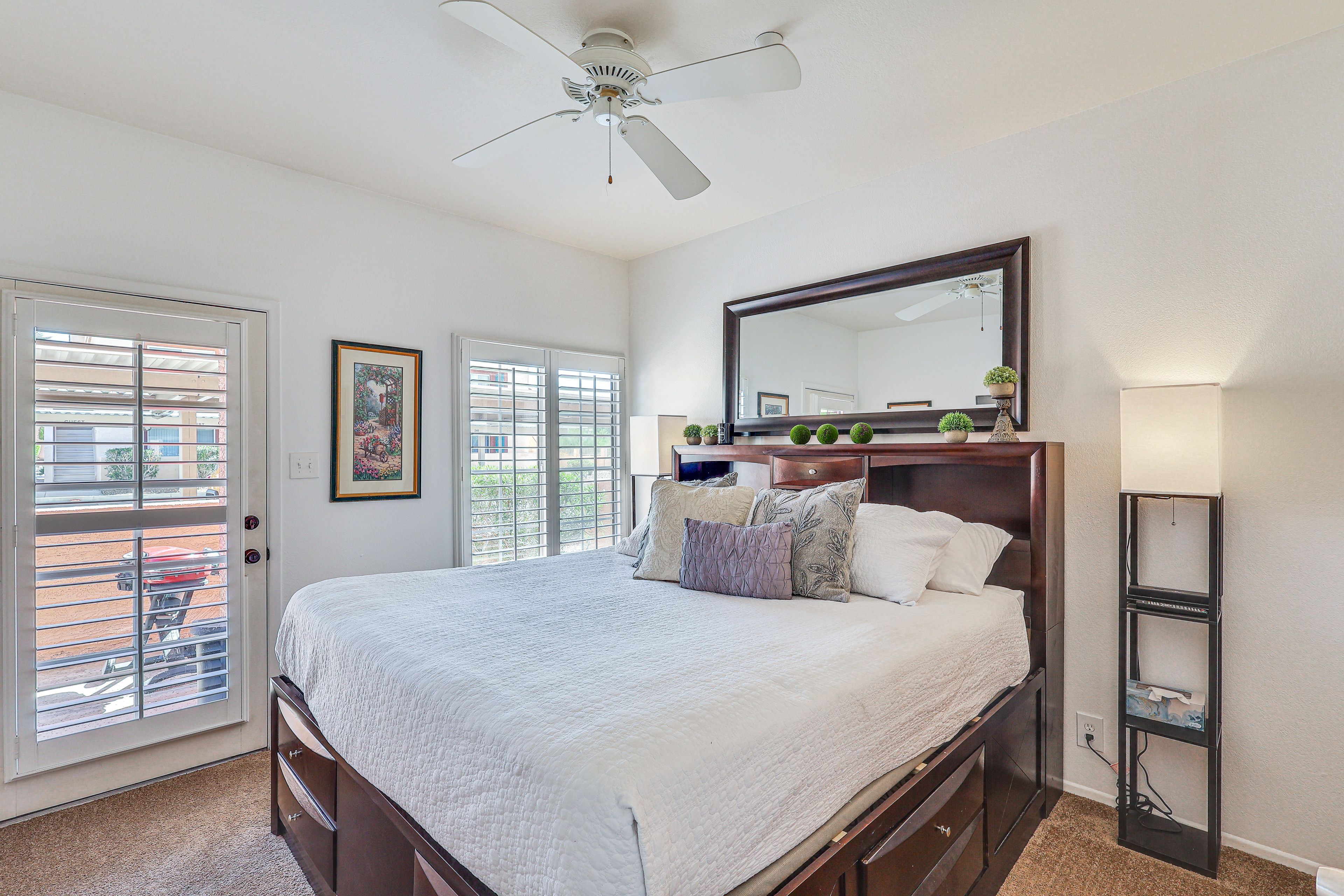 Bedroom | Queen Bed | Linens