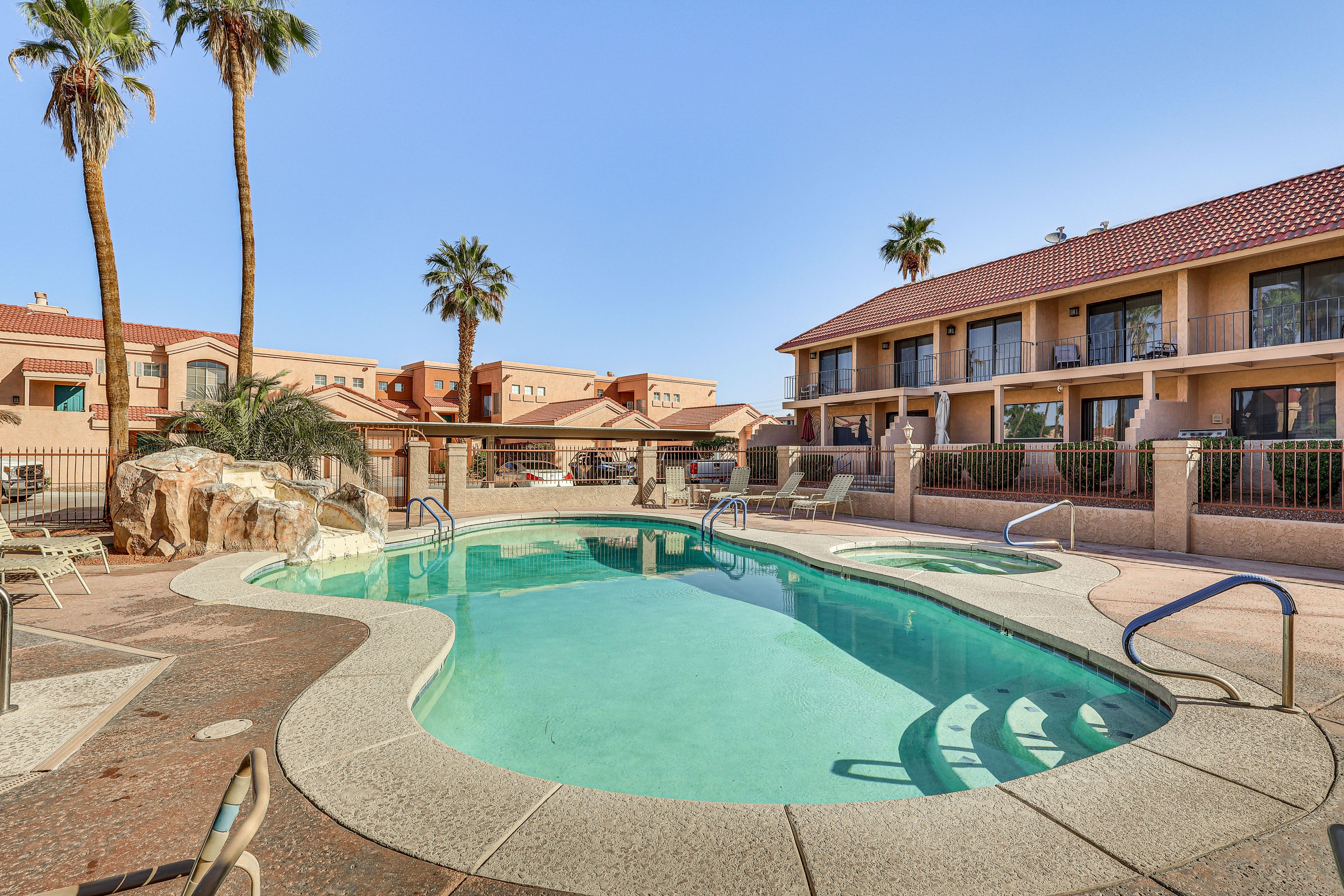 Lakeshore Village | Community Amenities