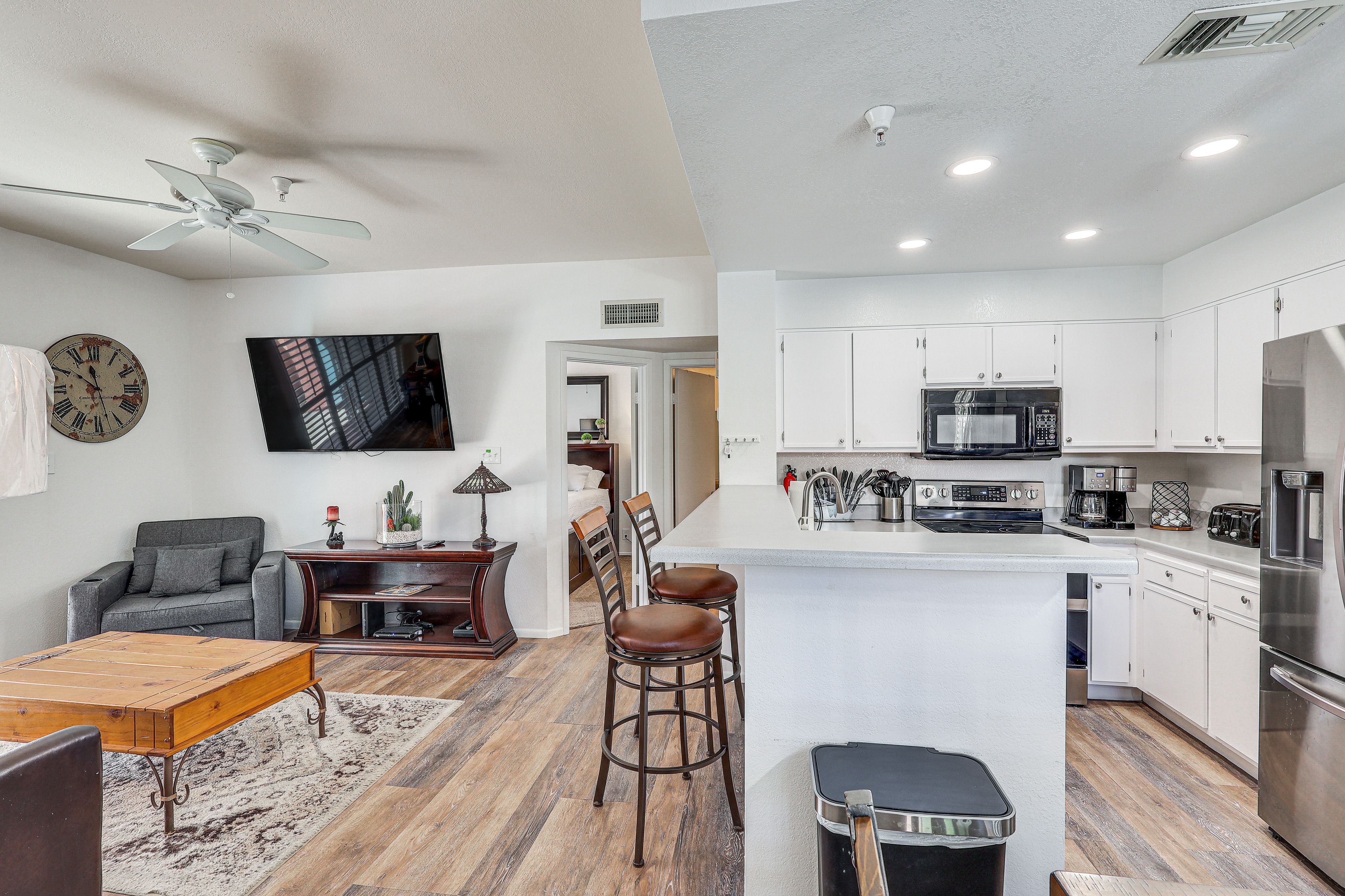 Interior | Full Kitchen | Central A/C | Free WiFi
