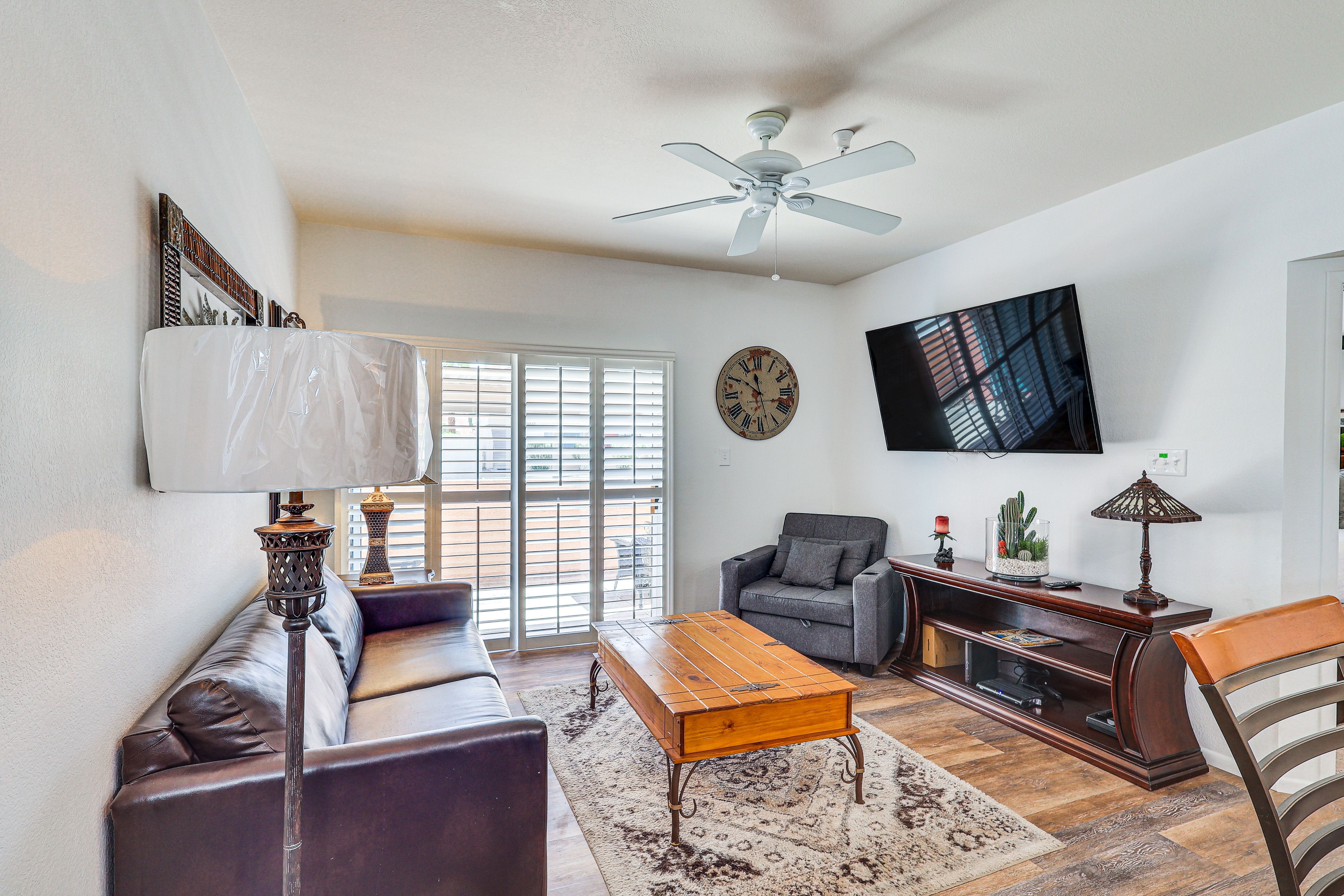 Living Room | Queen Sleeper Sofa