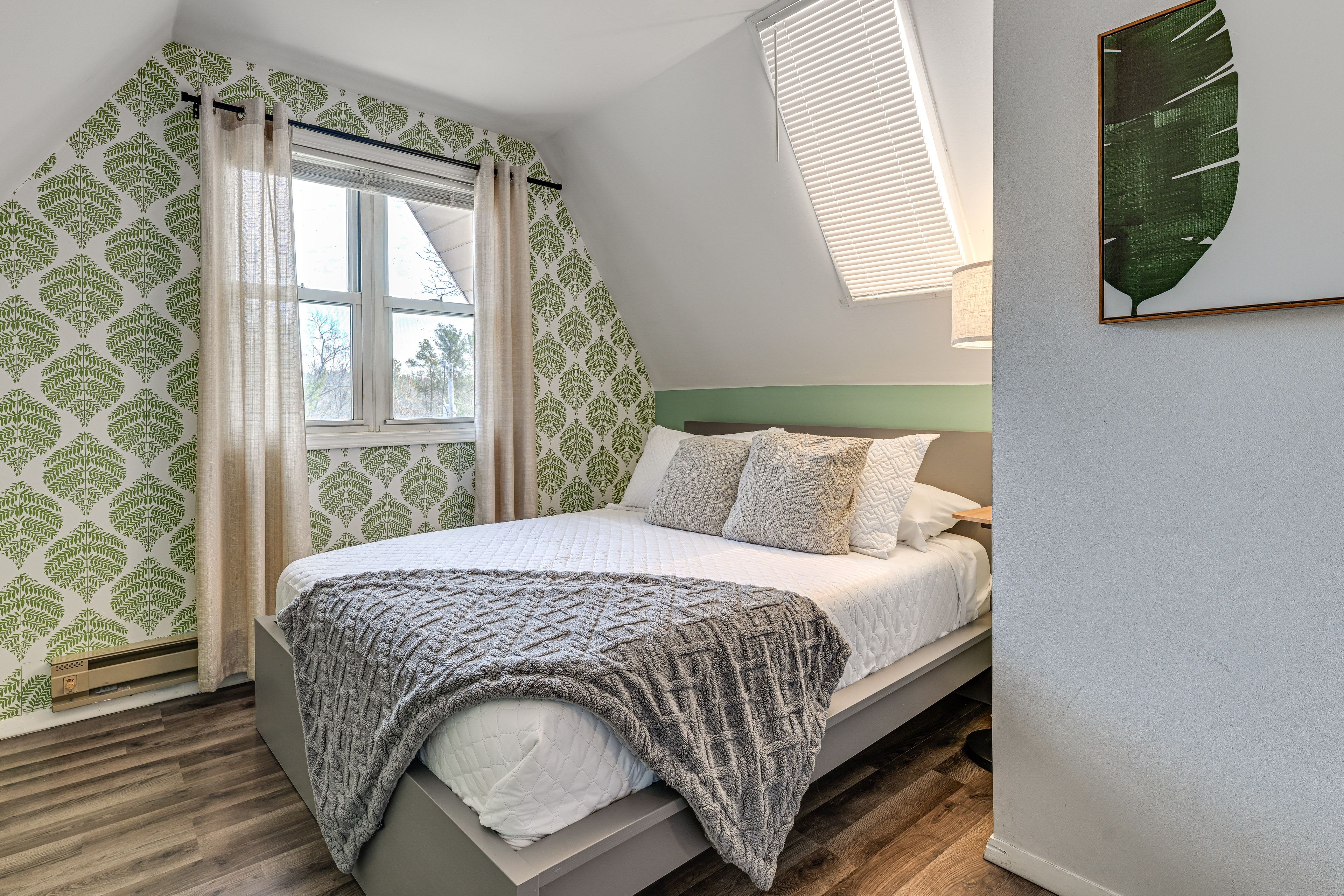 Bedroom 2 | Queen Bed | 2nd Floor