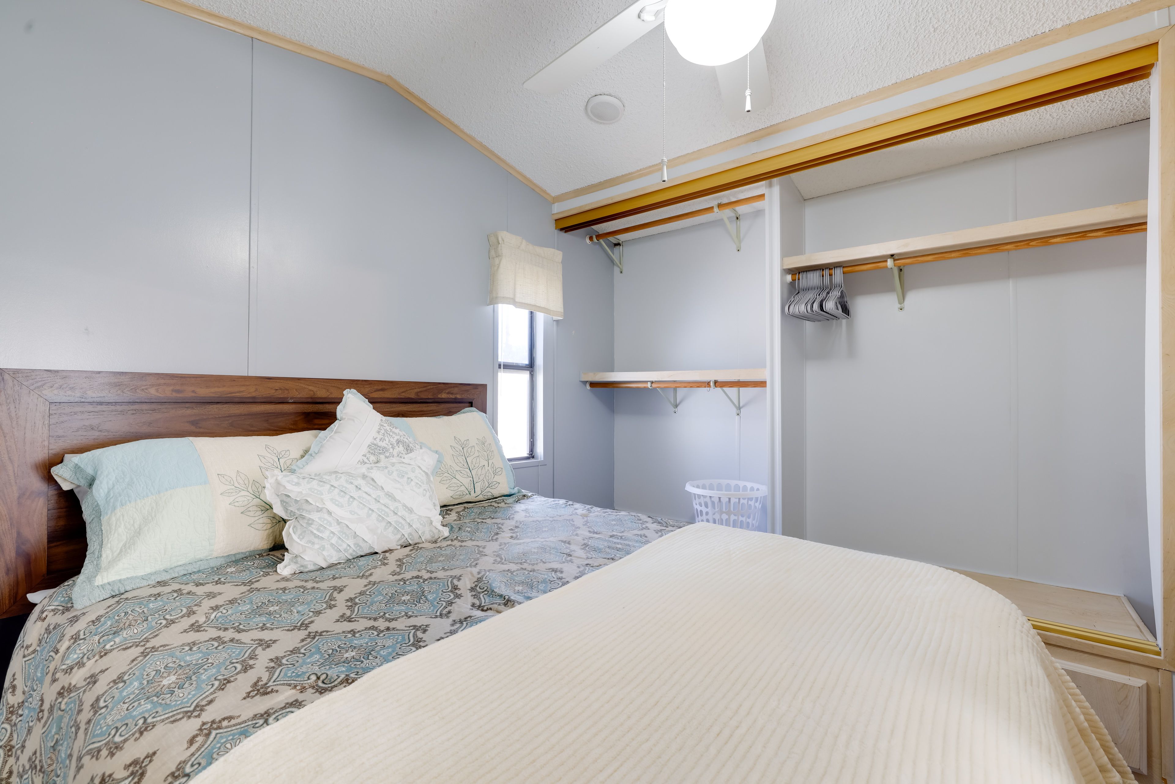 Bedroom 1 | Queen Bed