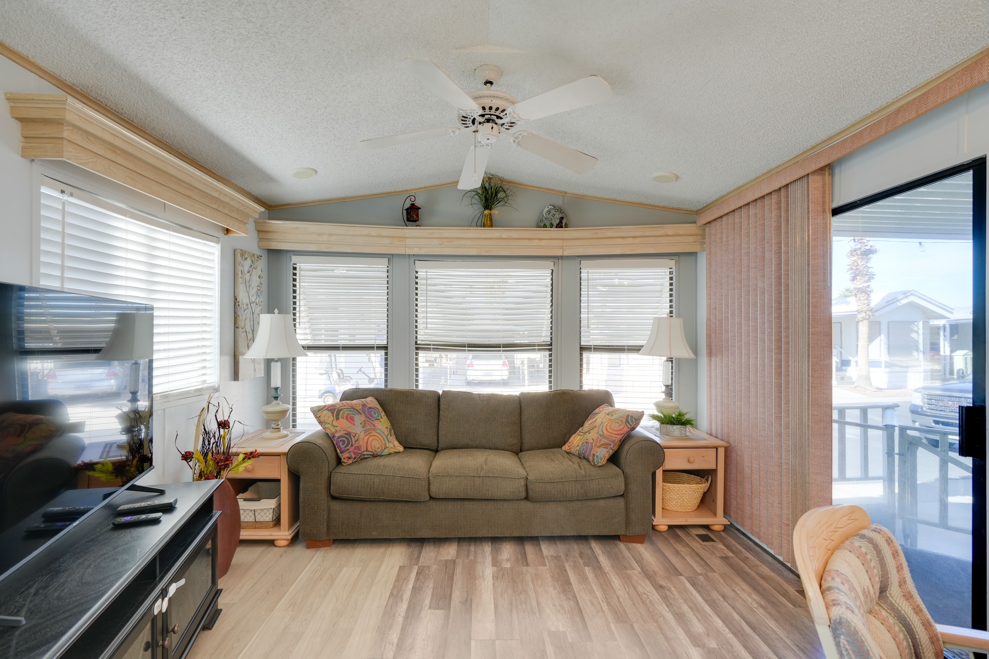 Living Room | Free WiFi | Central A/C & Heat