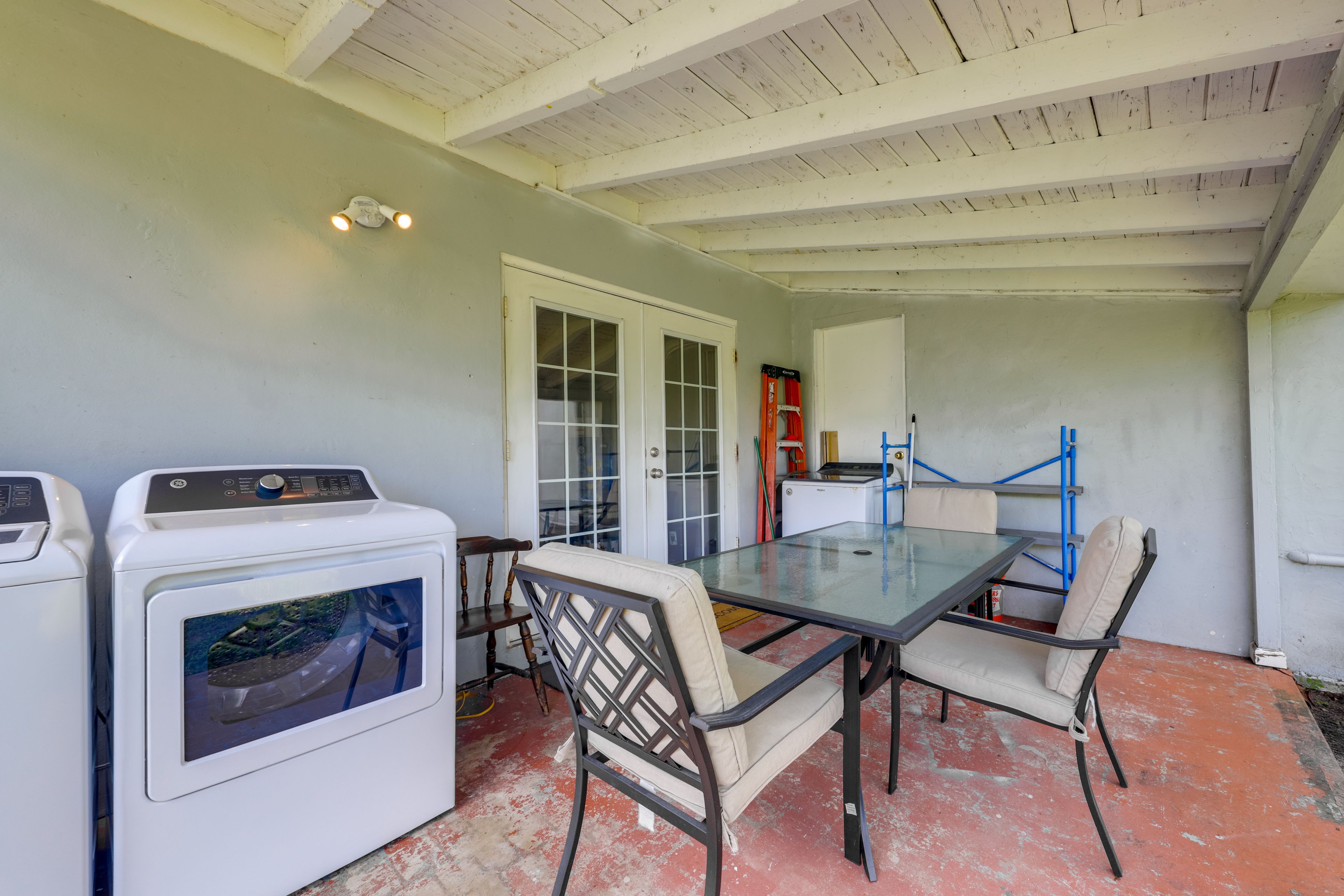 Covered Patio | Washer & Dryer