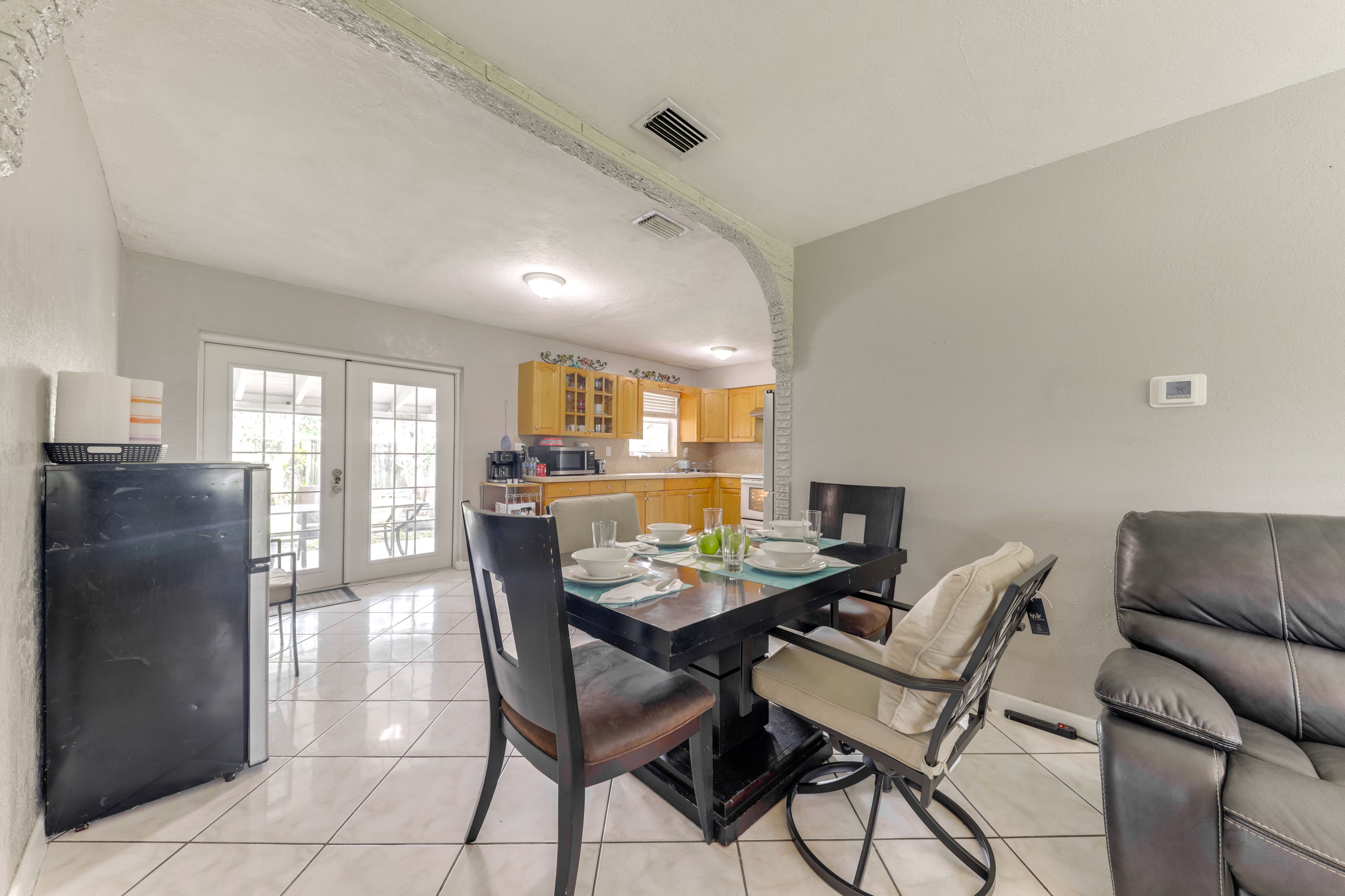 Dining Area | Dishware & Flatware Provided