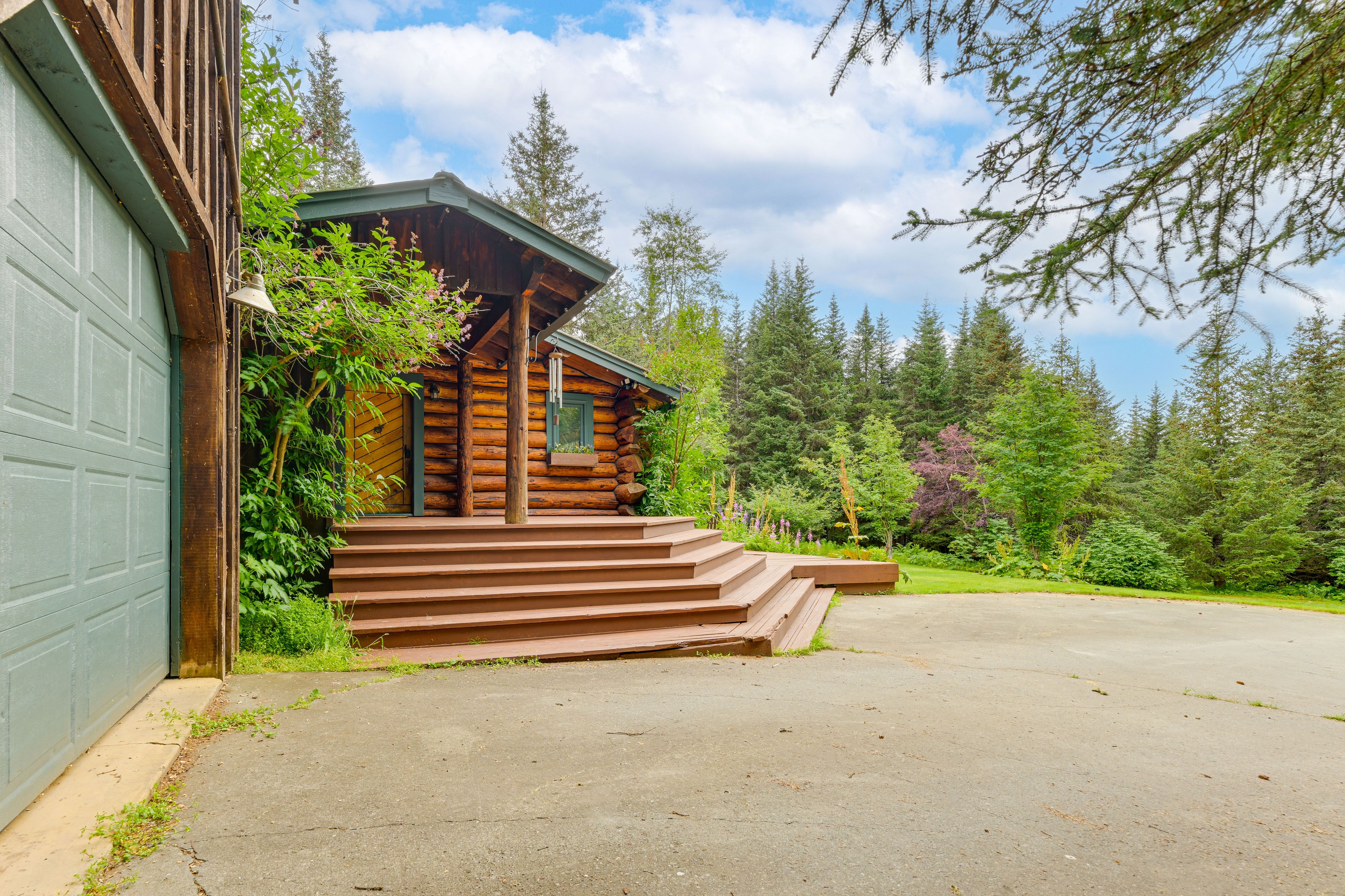 Cabin Exterior | Parking | Driveway (4 Vehicles)