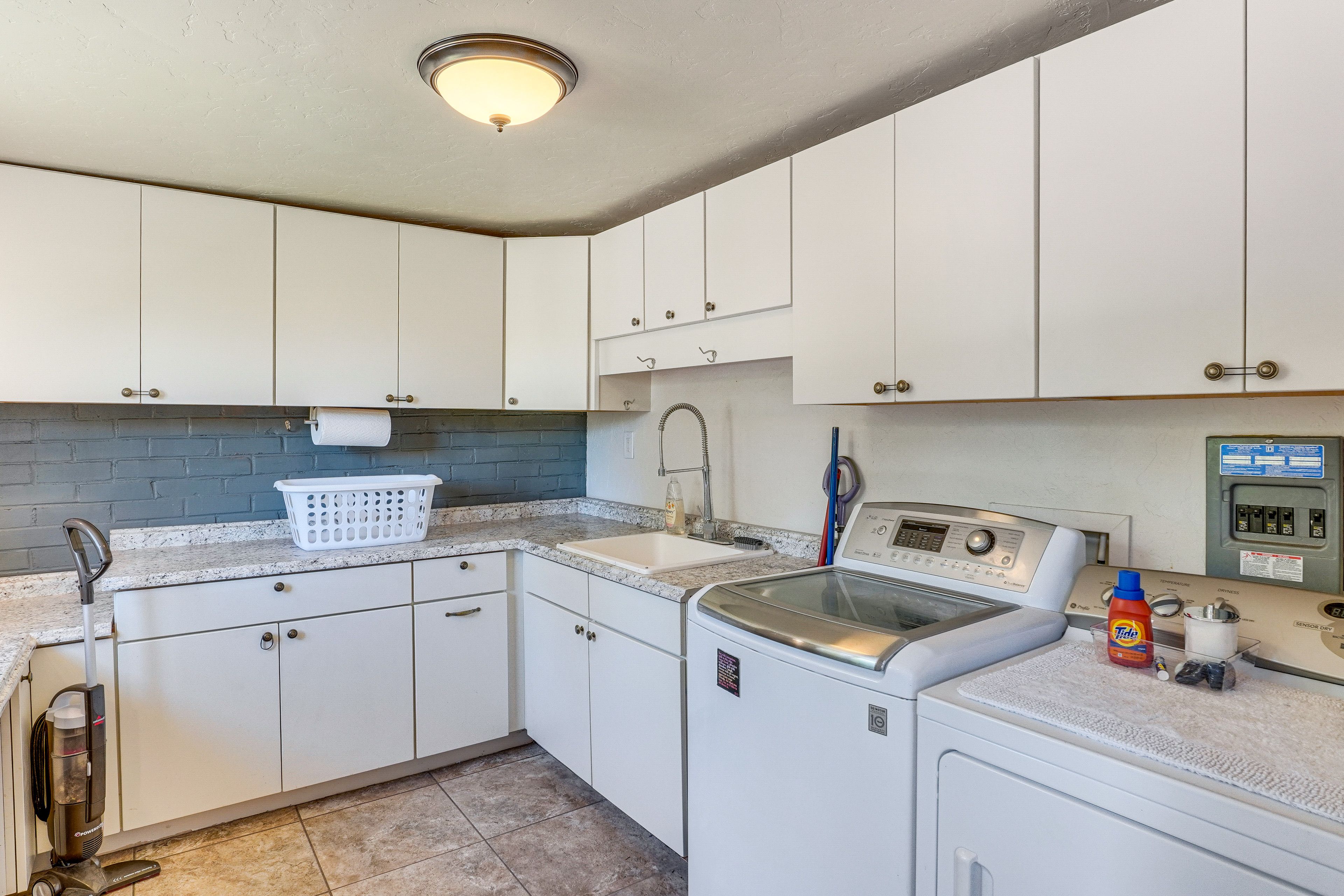 Laundry Room | Washer & Dryer