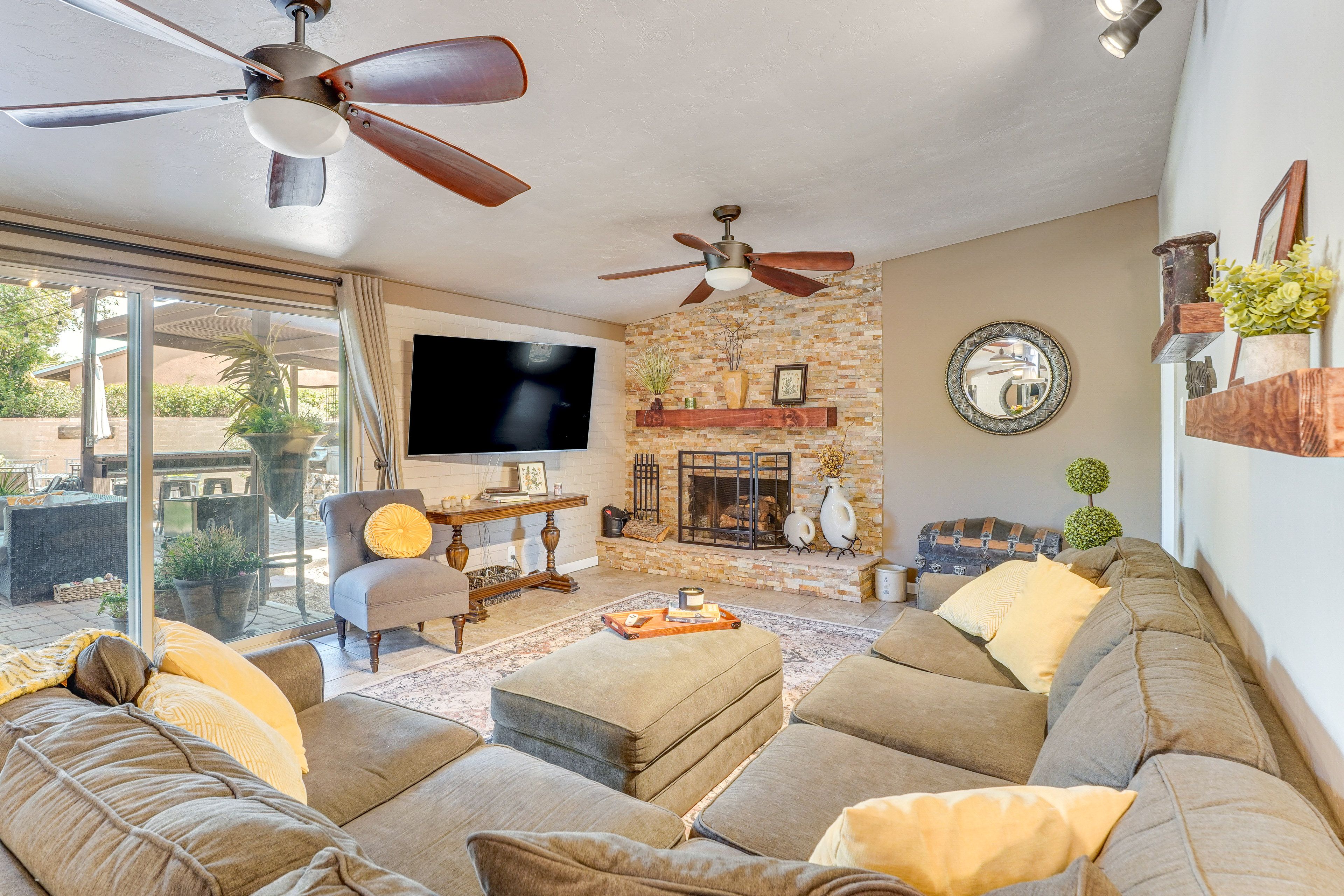 Living Room | Central A/C & Heating | Fireplace | Board Games | Books