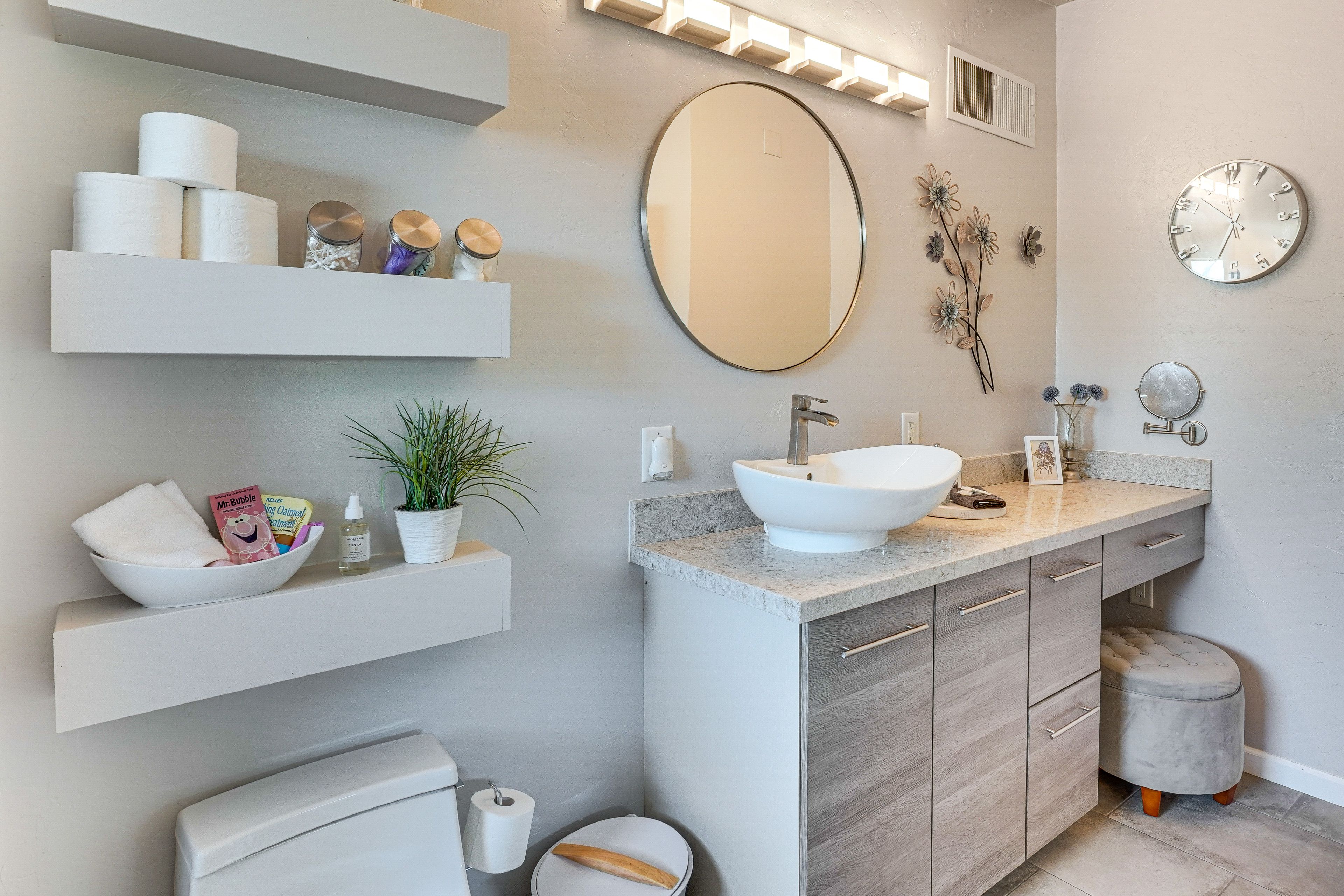Full Bathroom | Towels Provided | Hair Dryer | Bathtub w/ Rain Shower