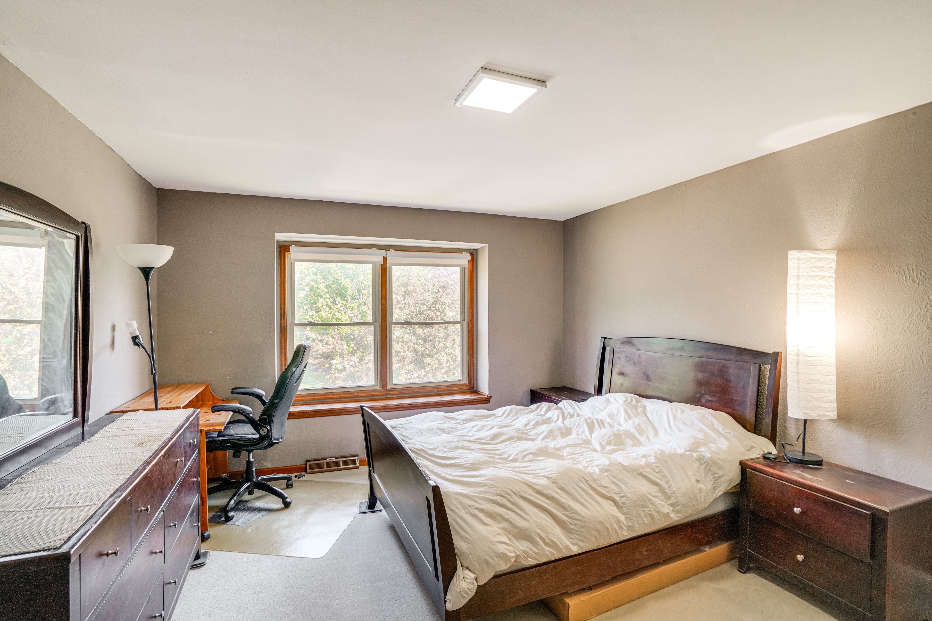 Bedroom 1 | Queen Bed | Laptop Workspace | Free WiFi | 2nd Floor
