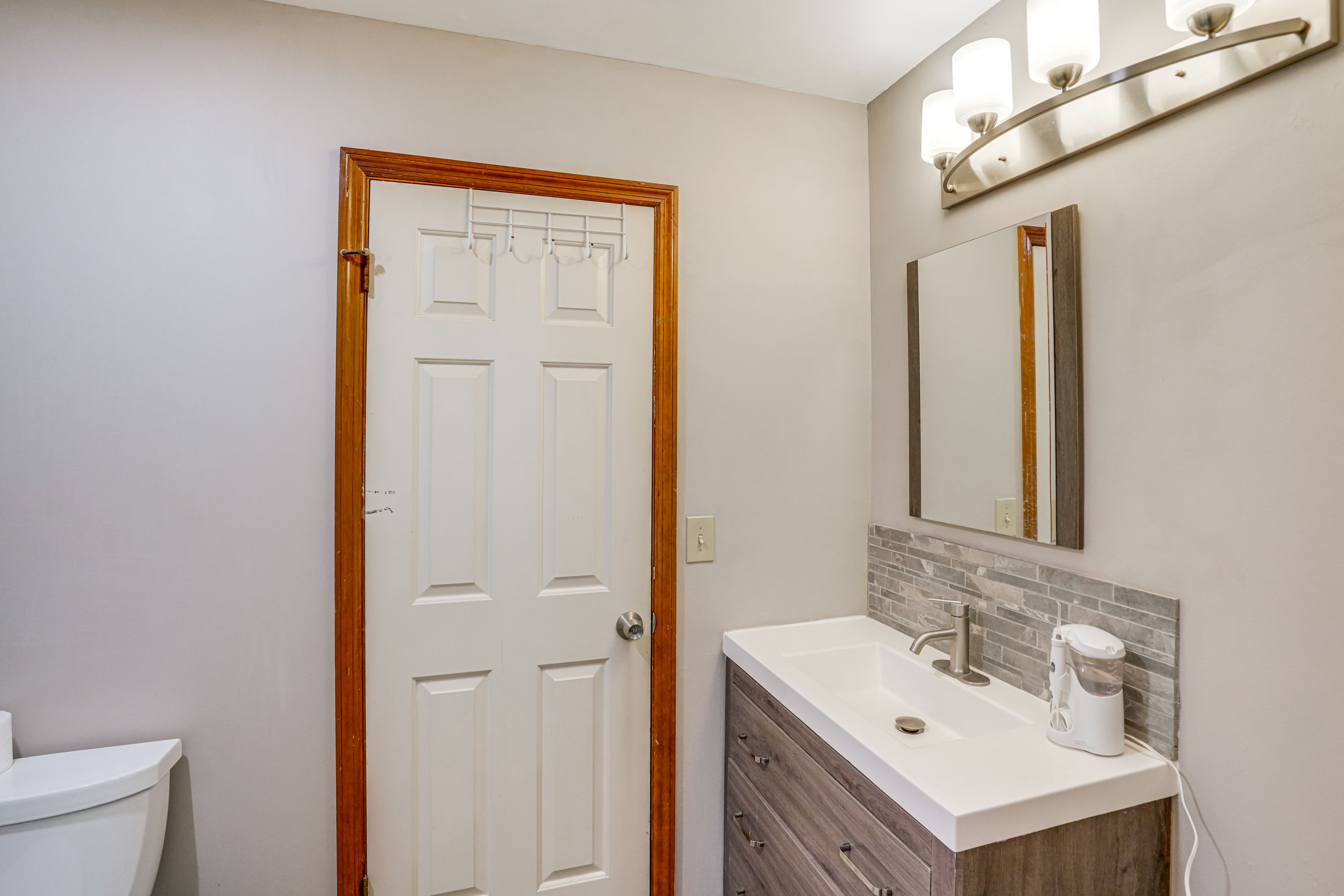 Full Bathroom | 2nd Floor