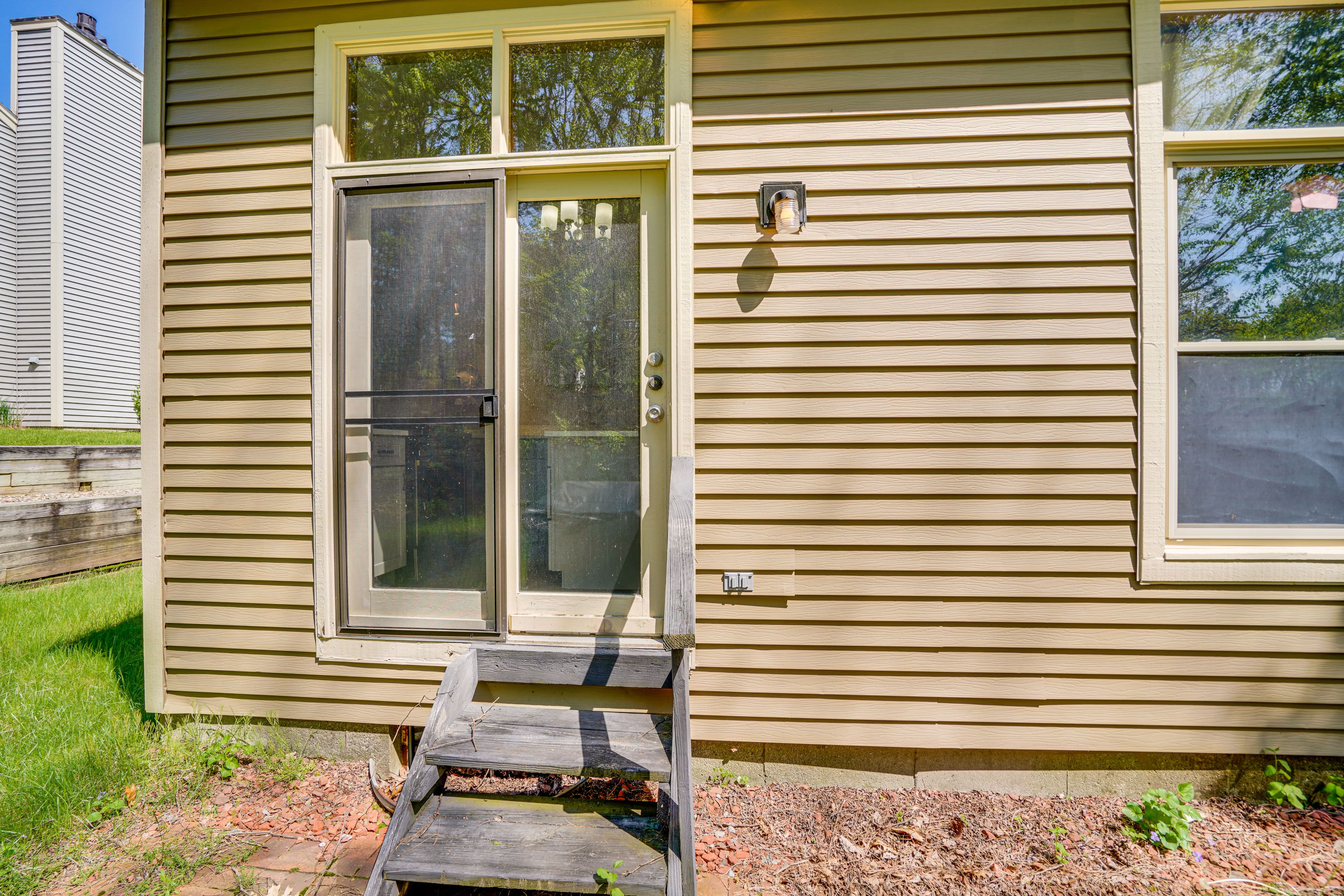 Apartment Exterior | Back Entry