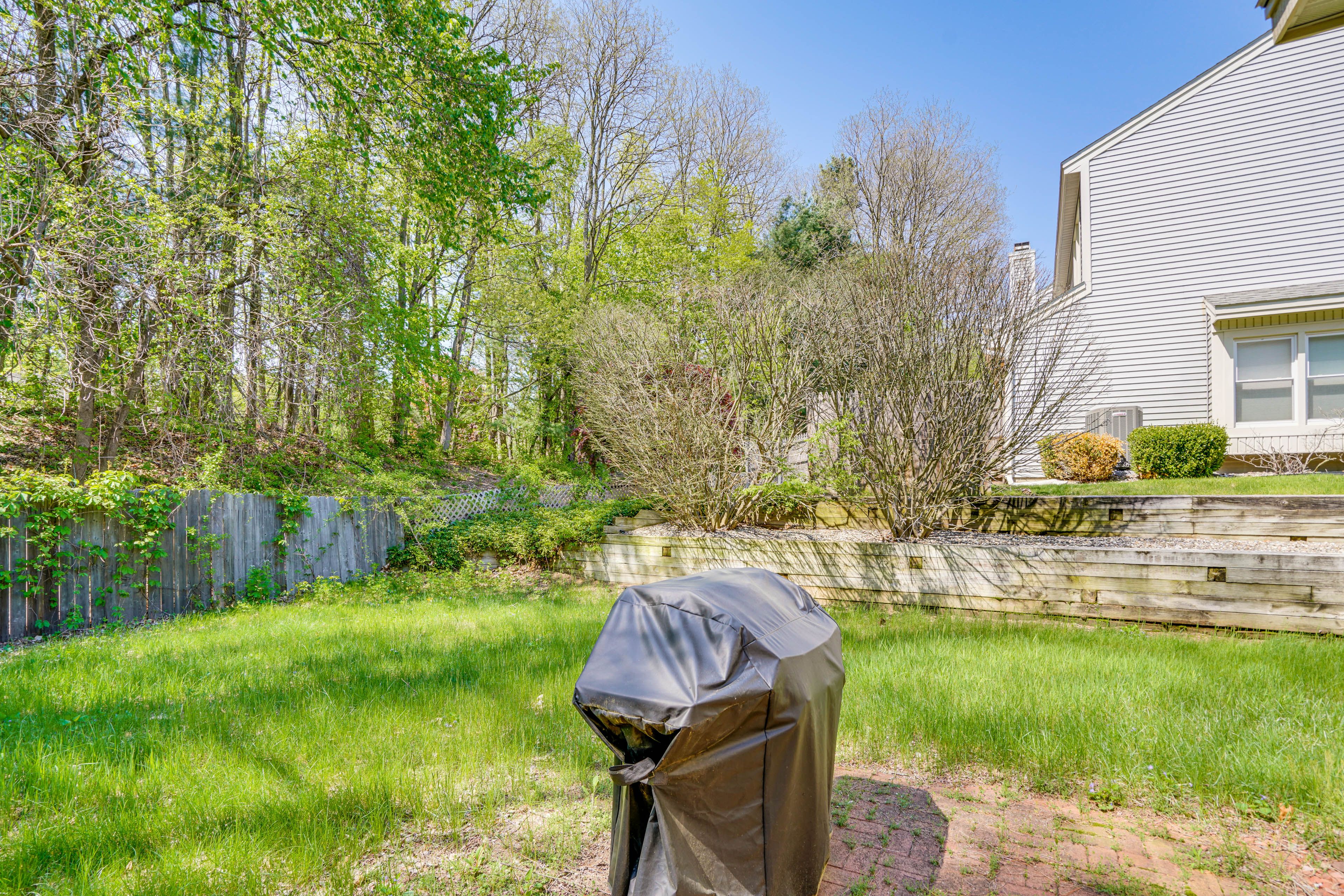 Apartment Exterior | Gas Grill | Private Backyard