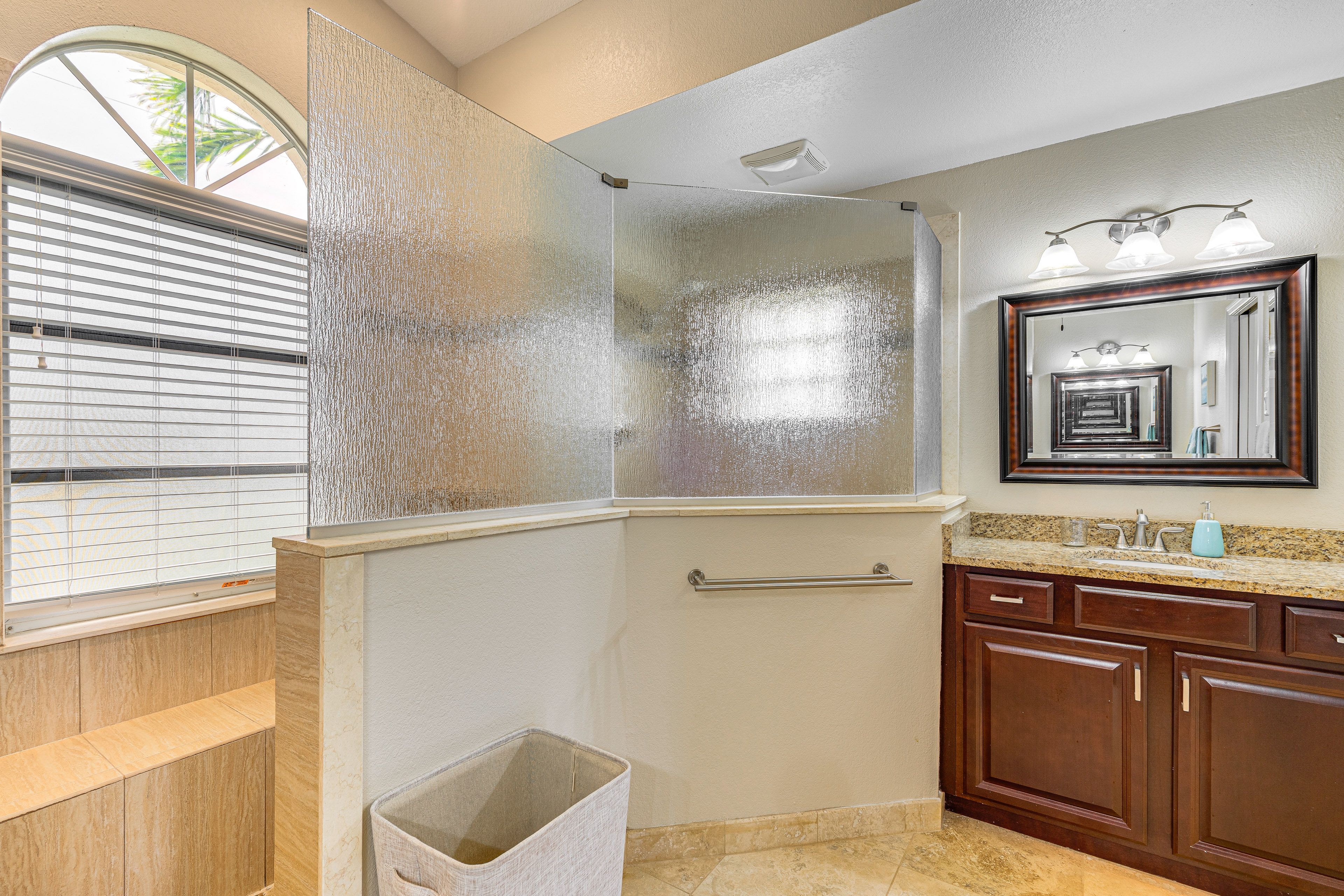 Full Bathroom | Complimentary Toiletries