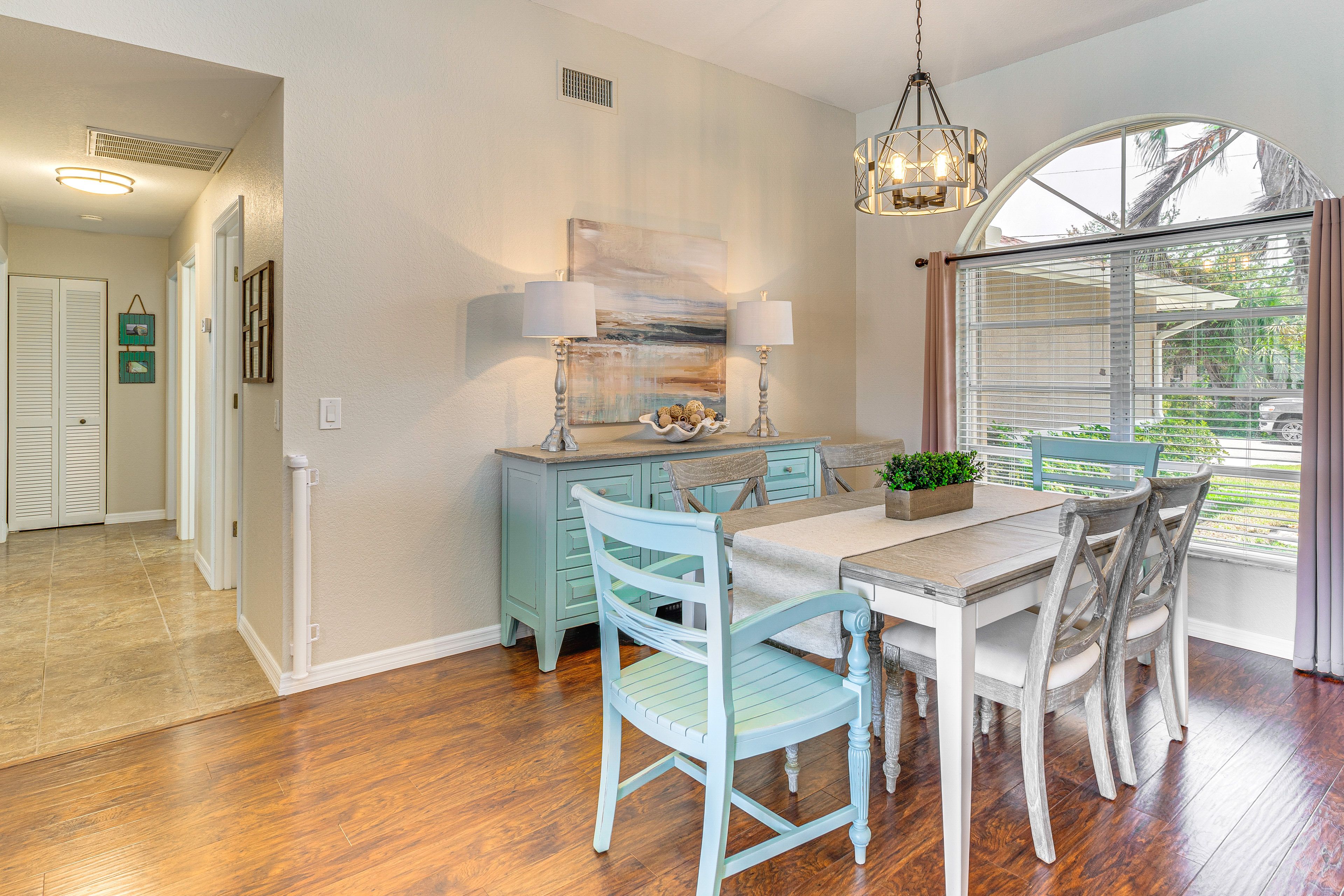 Dining Area | Dishware & Flatware Provided