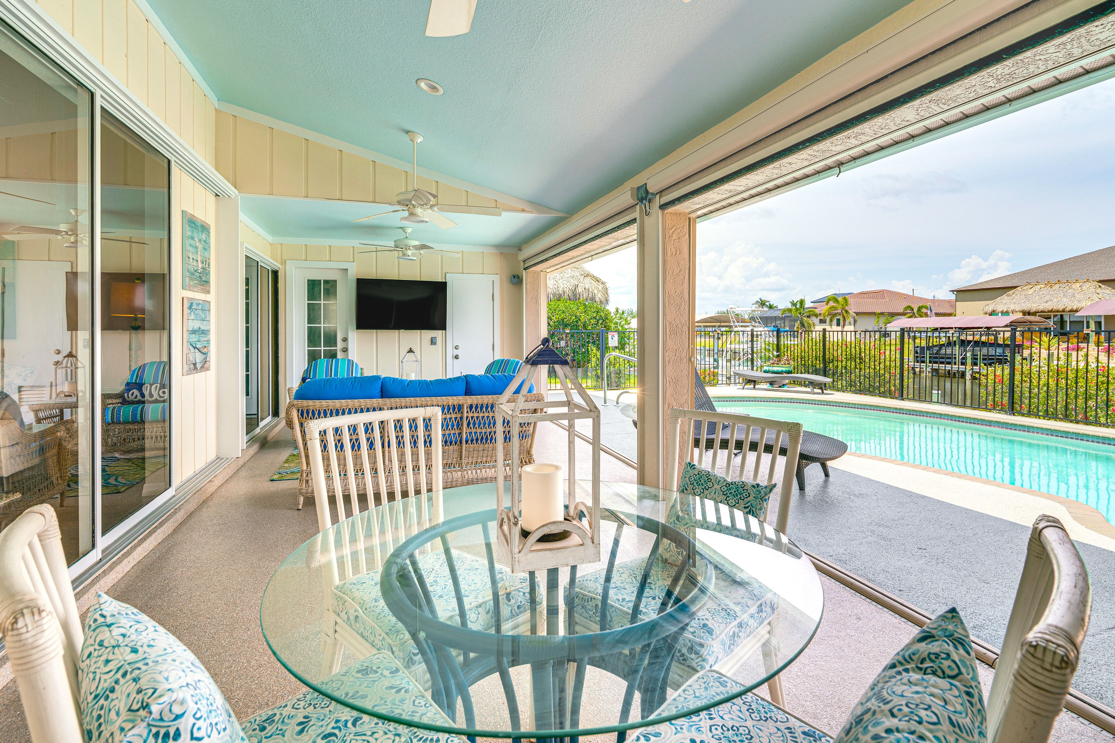 Lanai w/ Retractable Screens | Seating & Dining | Outdoor TV