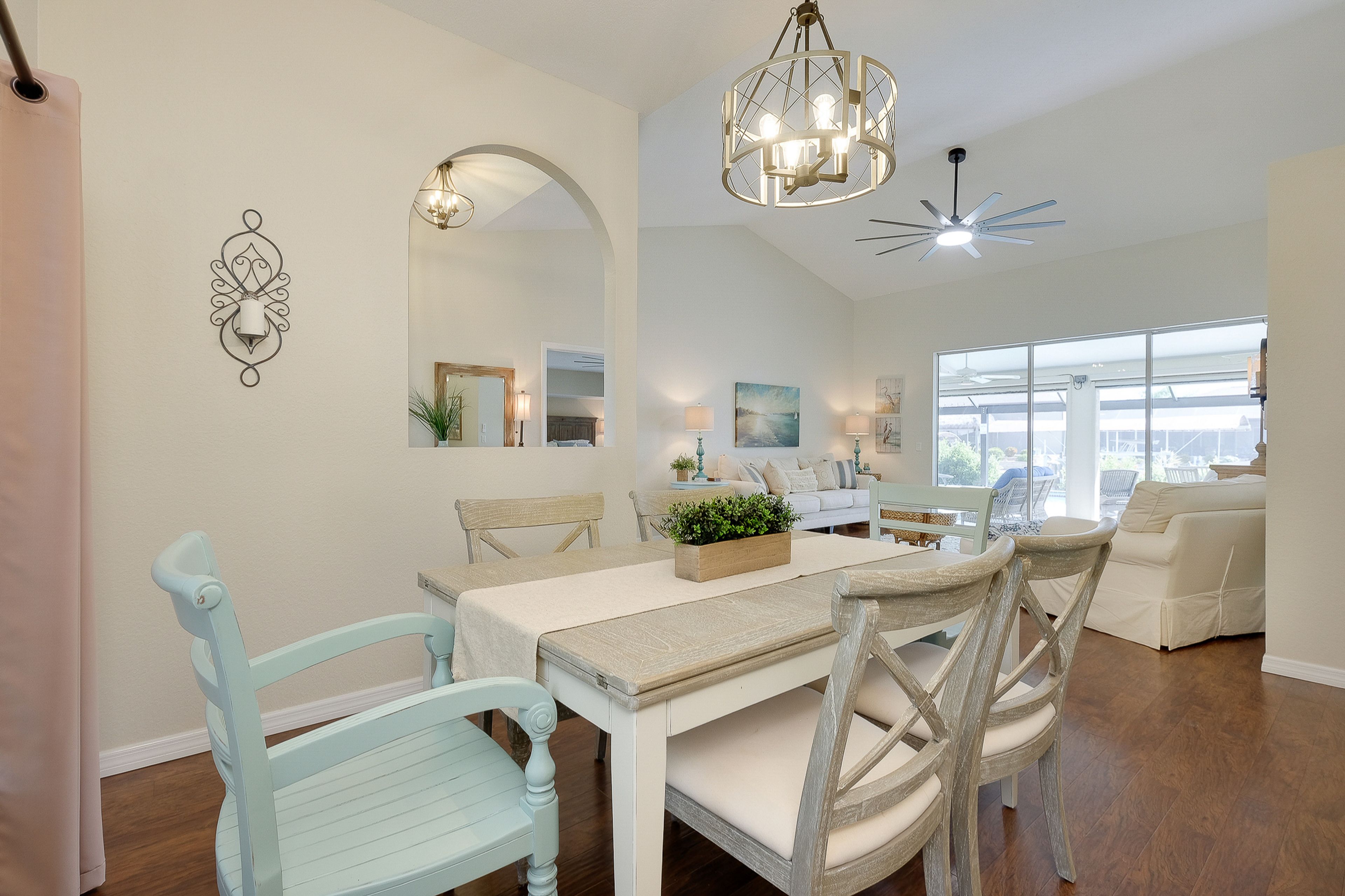 Dining Area | Dishware & Flatware Provided