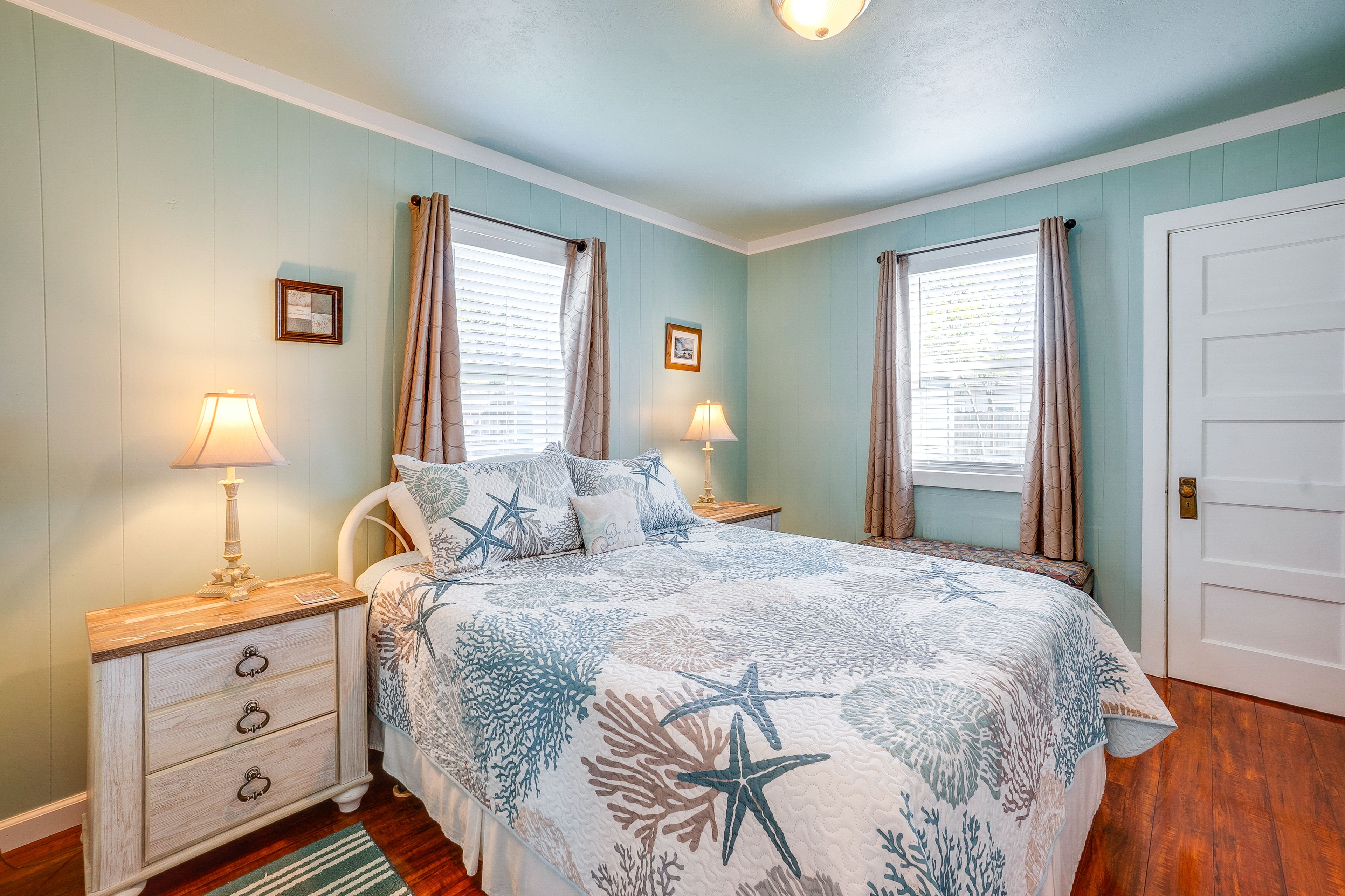 Bedroom 1 | Queen Bed | Linens Provided