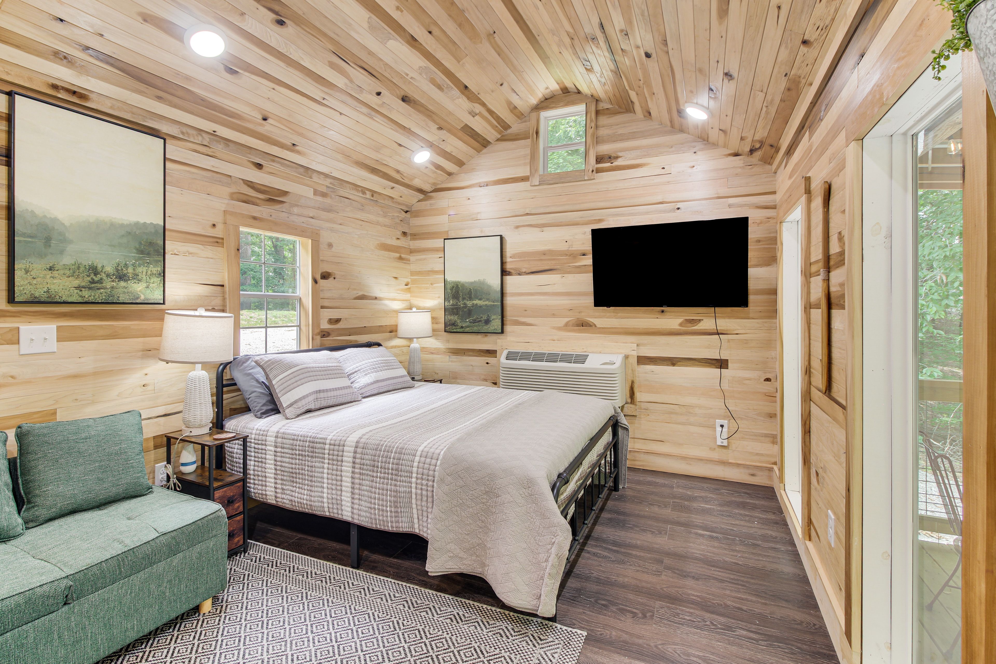 Byrdstown Vacation Rental | Studio | 1BA | 384 Sq Ft | 5 Steps to Enter