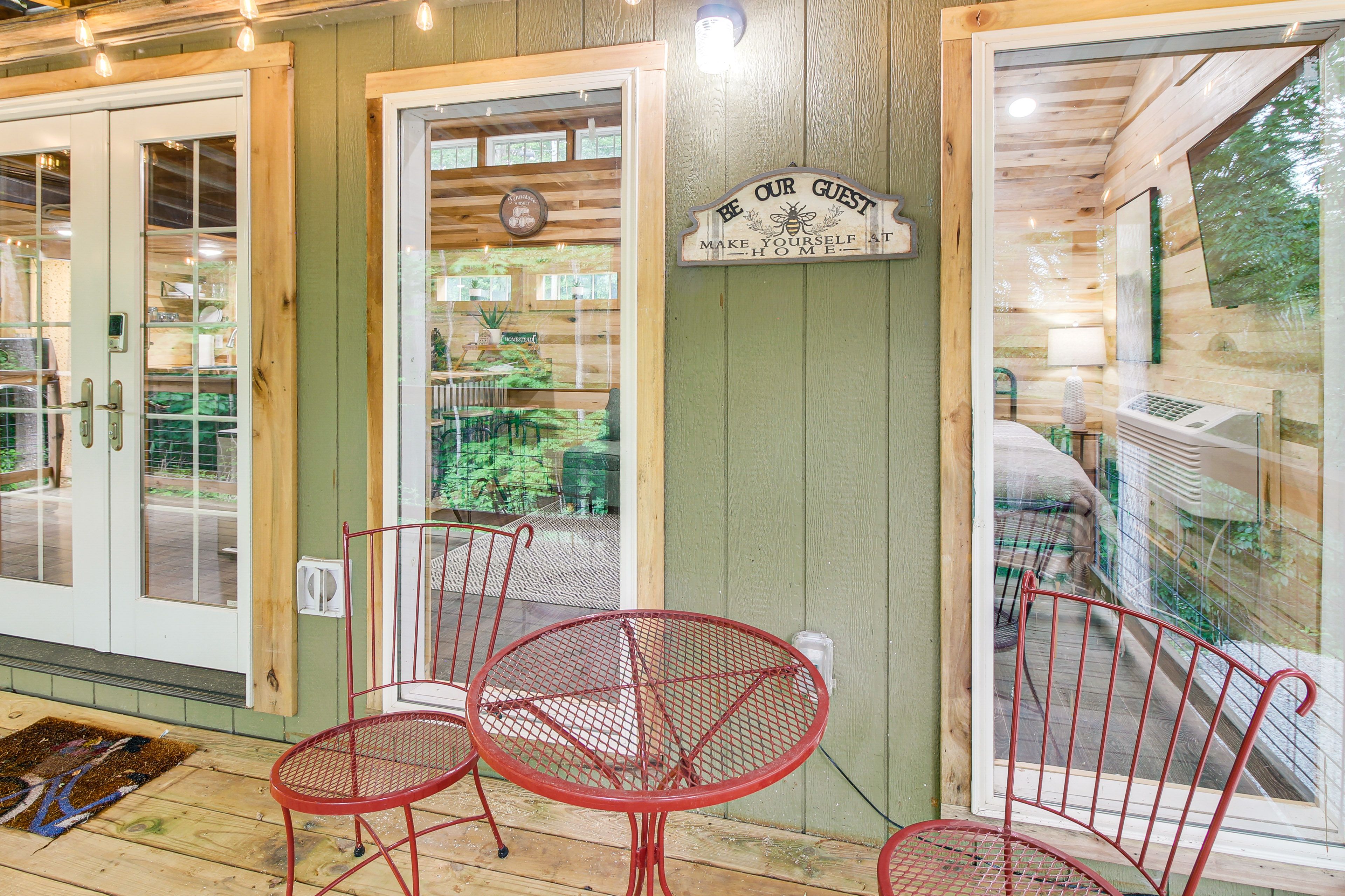 Deck | Outdoor Dining Area
