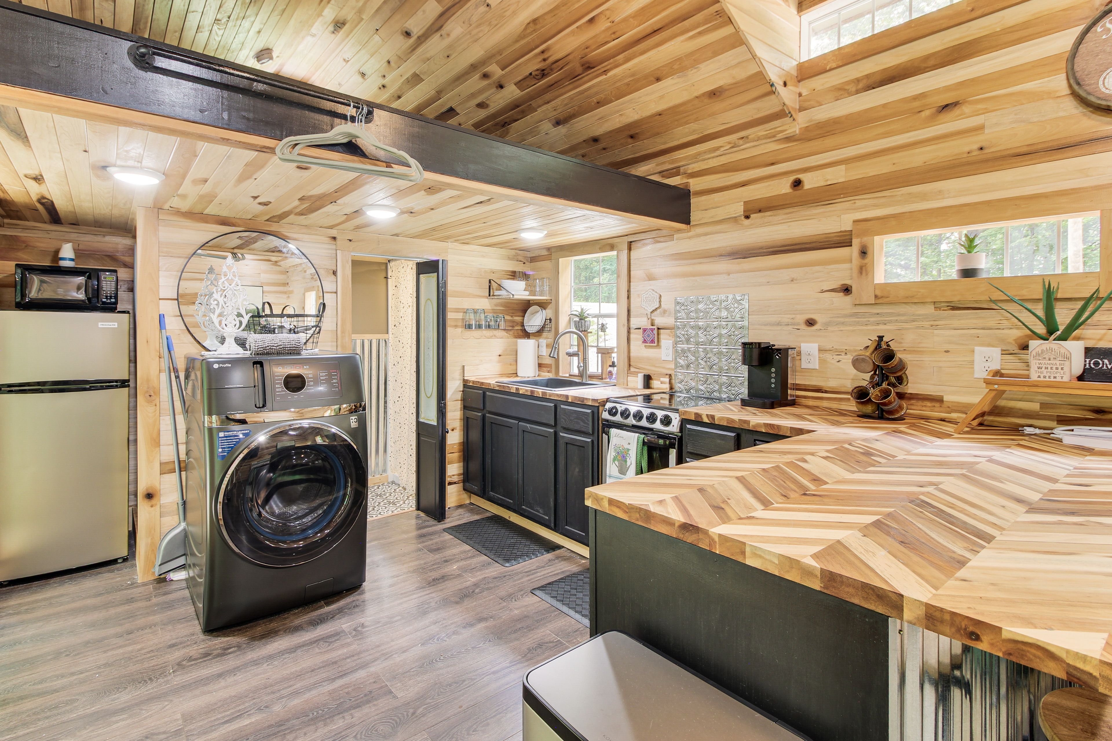 Kitchen | Refrigerator | Microwave