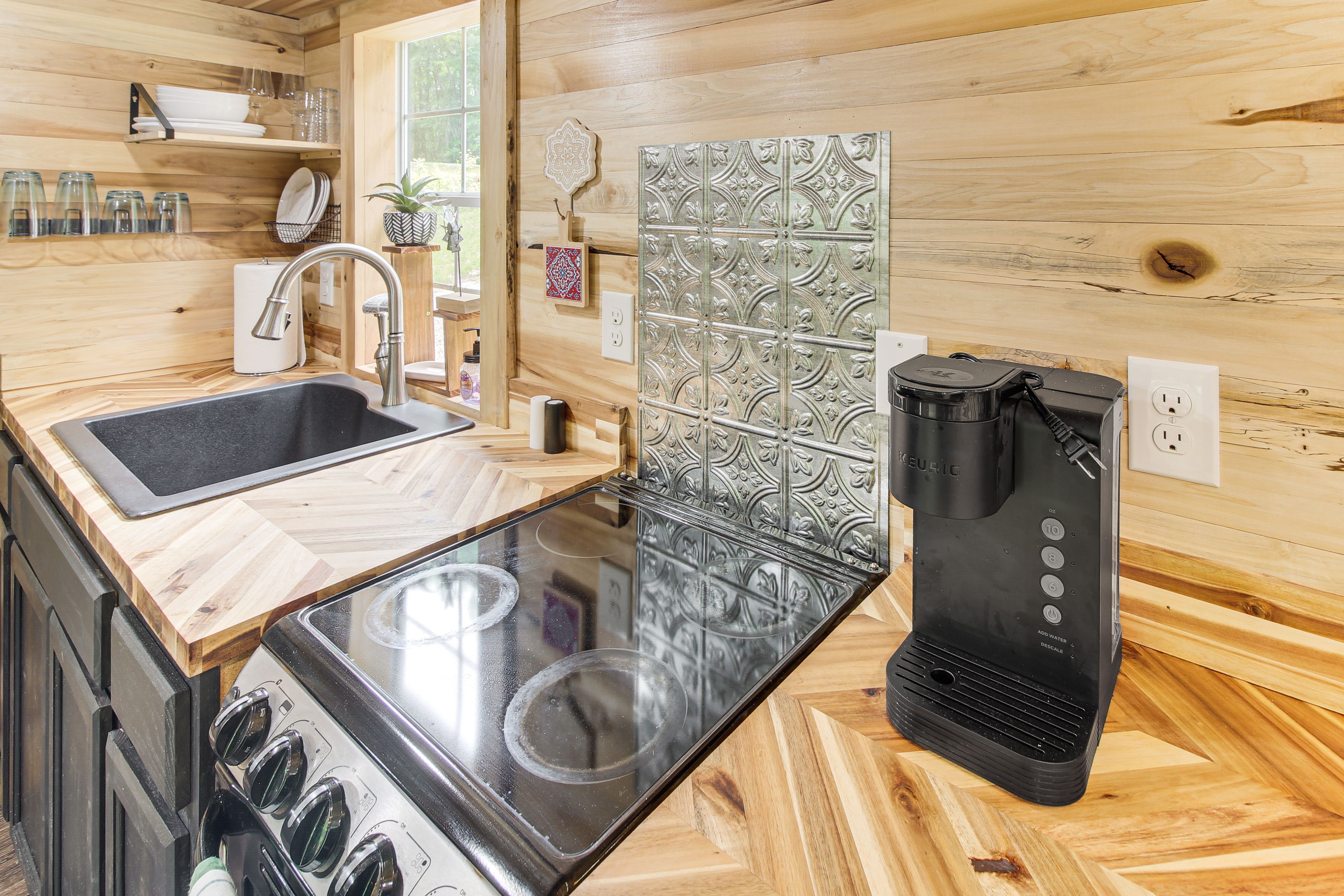 Kitchen | Free WiFi | Central Air Conditioning/Heat