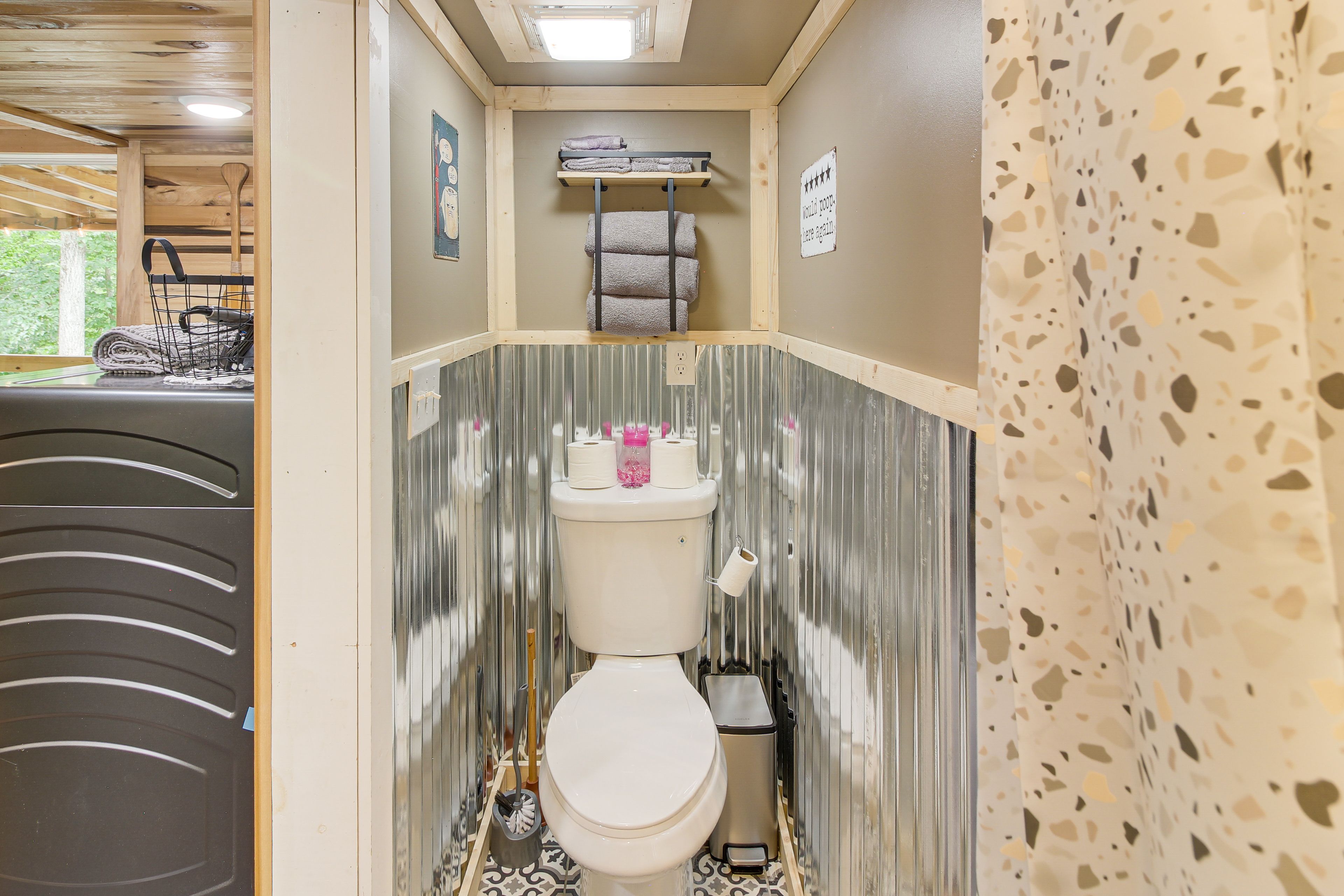 Bathroom | Shower | Towels Provided
