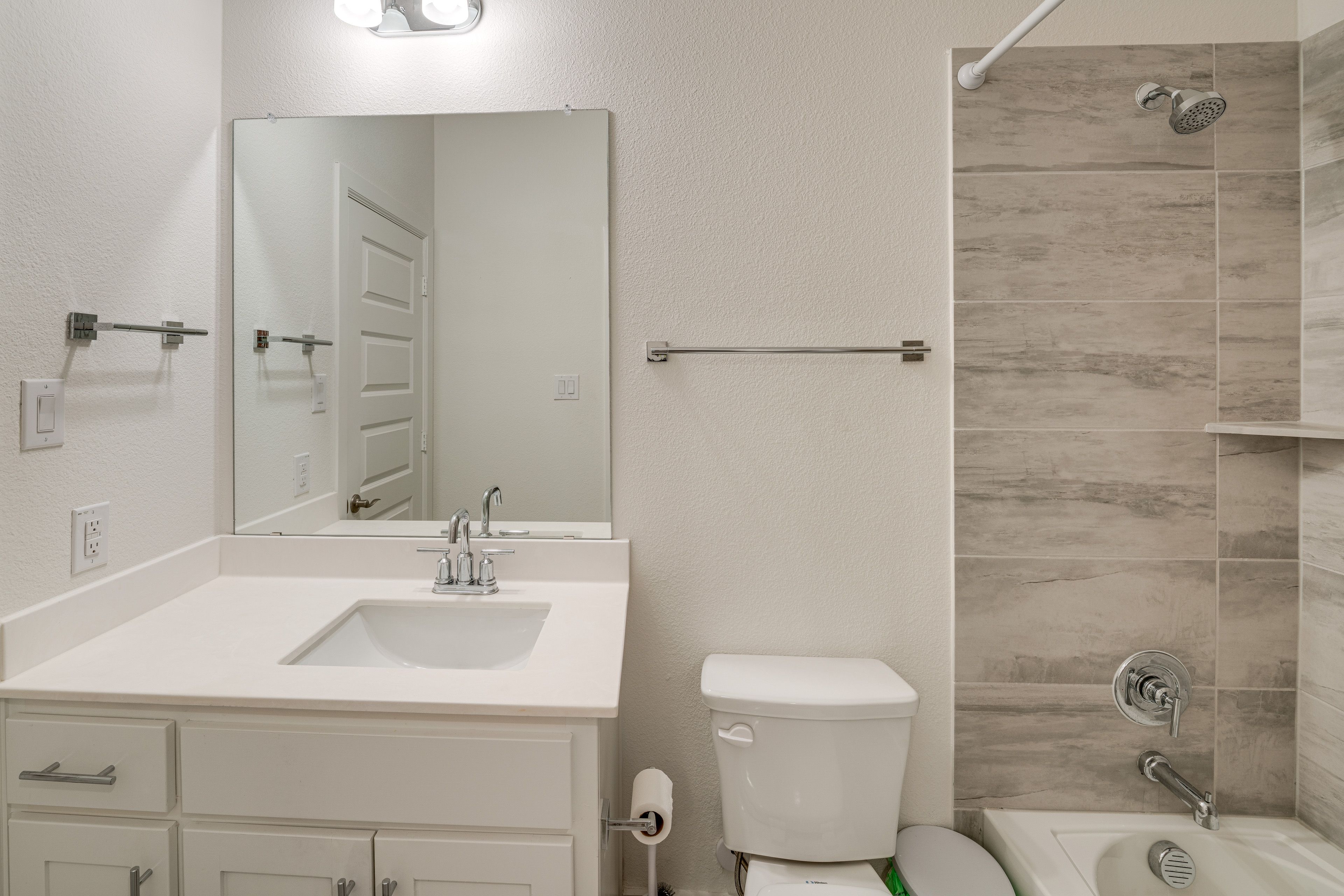 En-Suite Bathroom | 1st Floor | Towels Provided