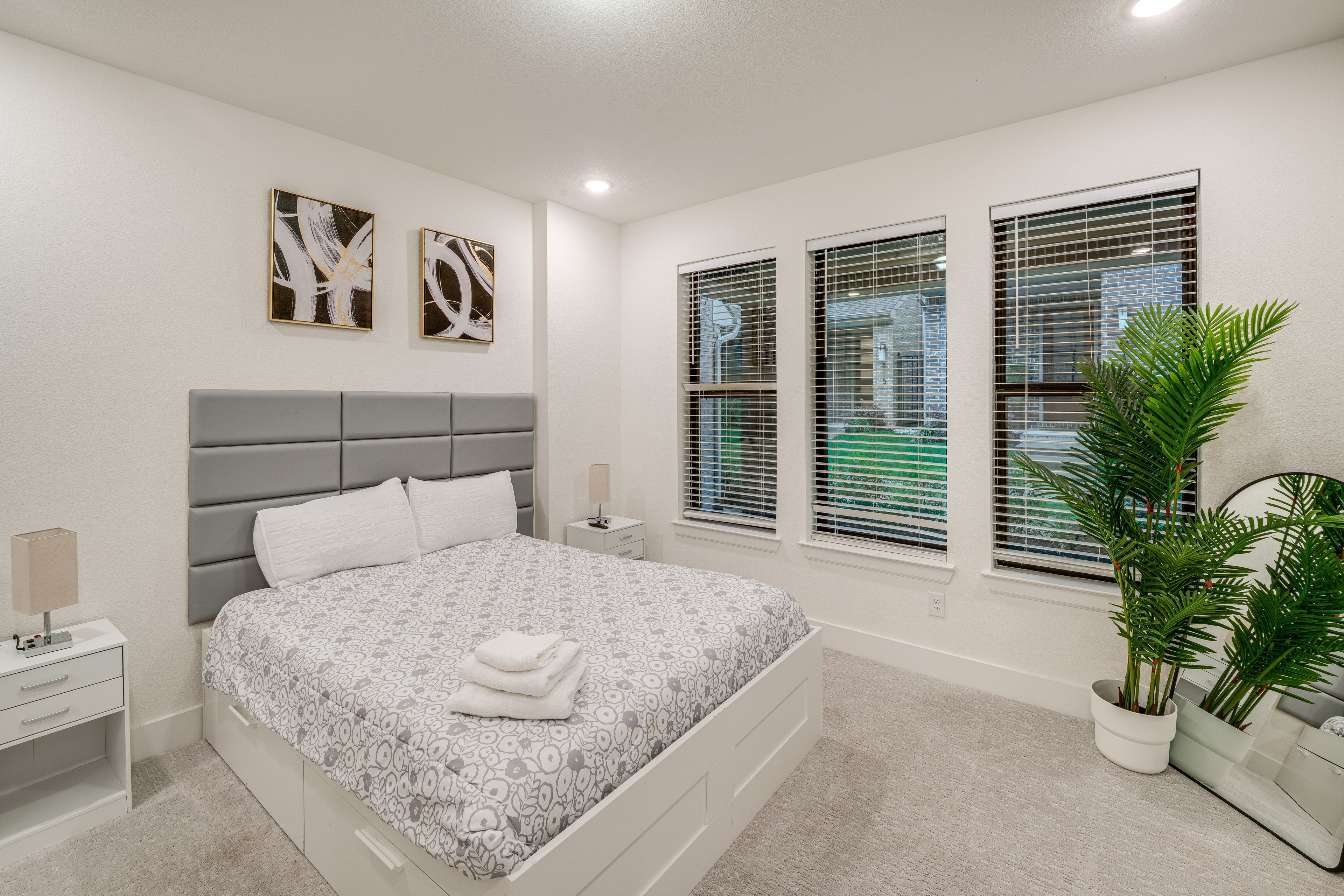 Bedroom 1 | 1st Floor | Queen Bed | Linens Provided | Smart TV