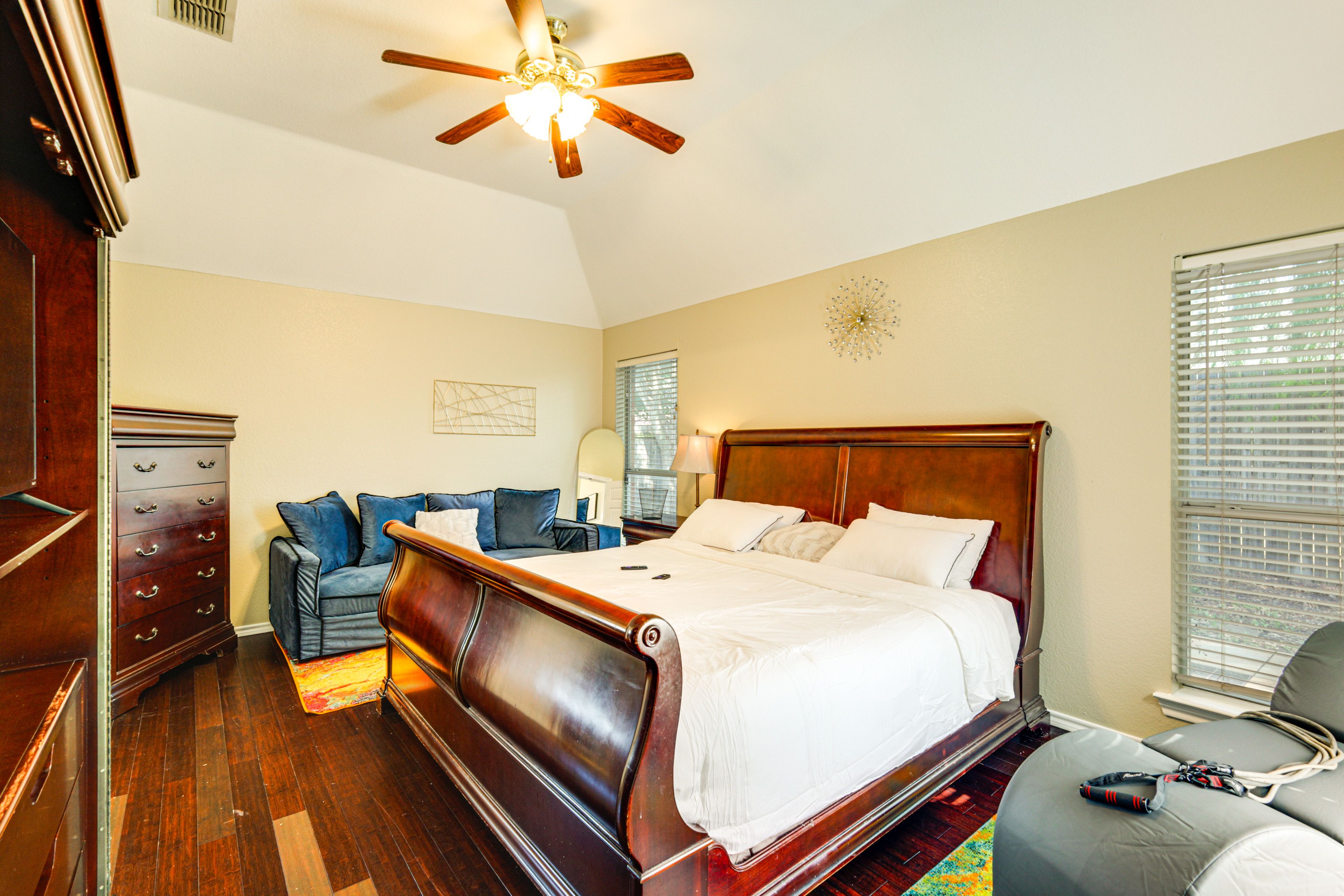 Bedroom 1 | King Bed