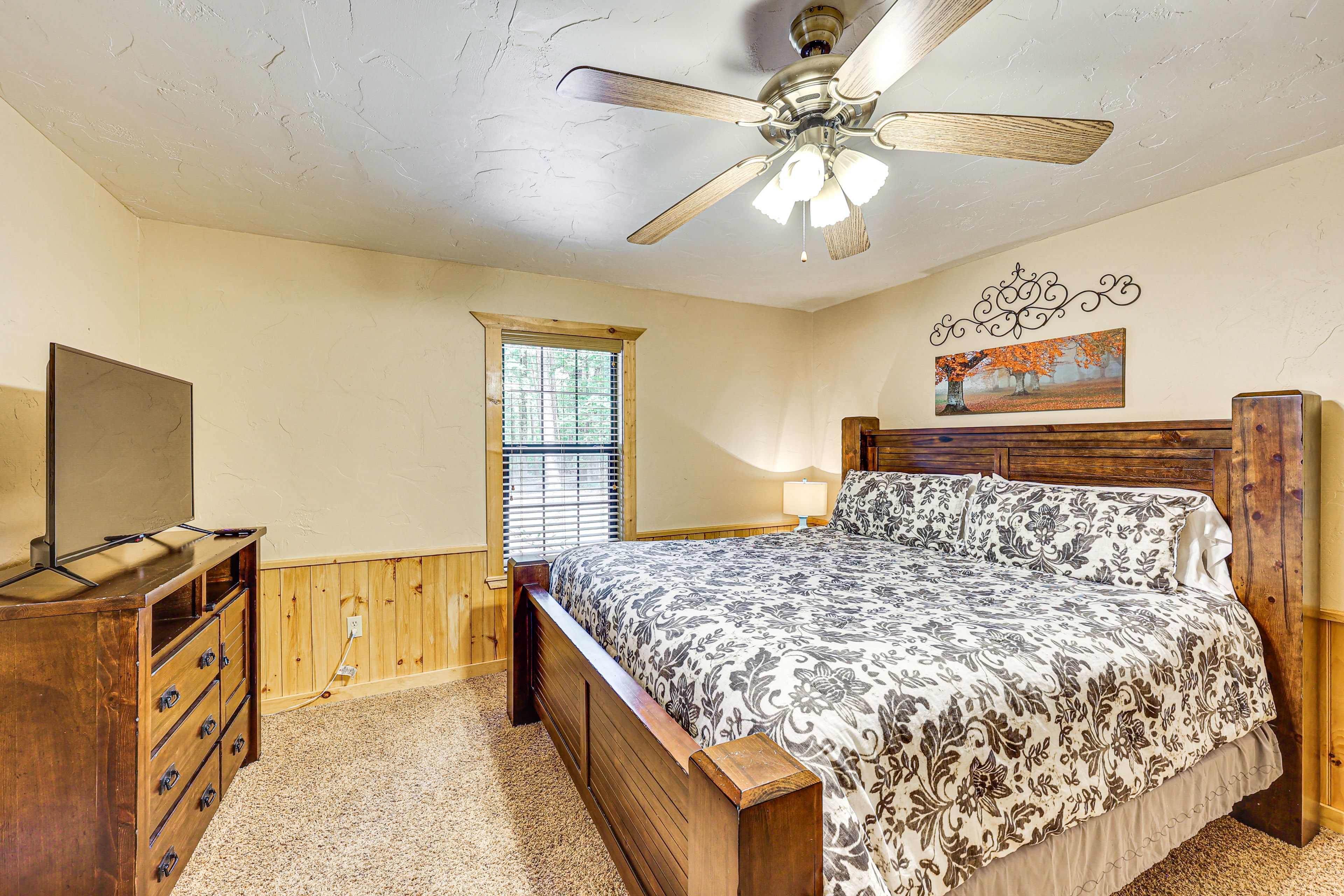 Bedroom 1 | King Bed | En-Suite Bathroom