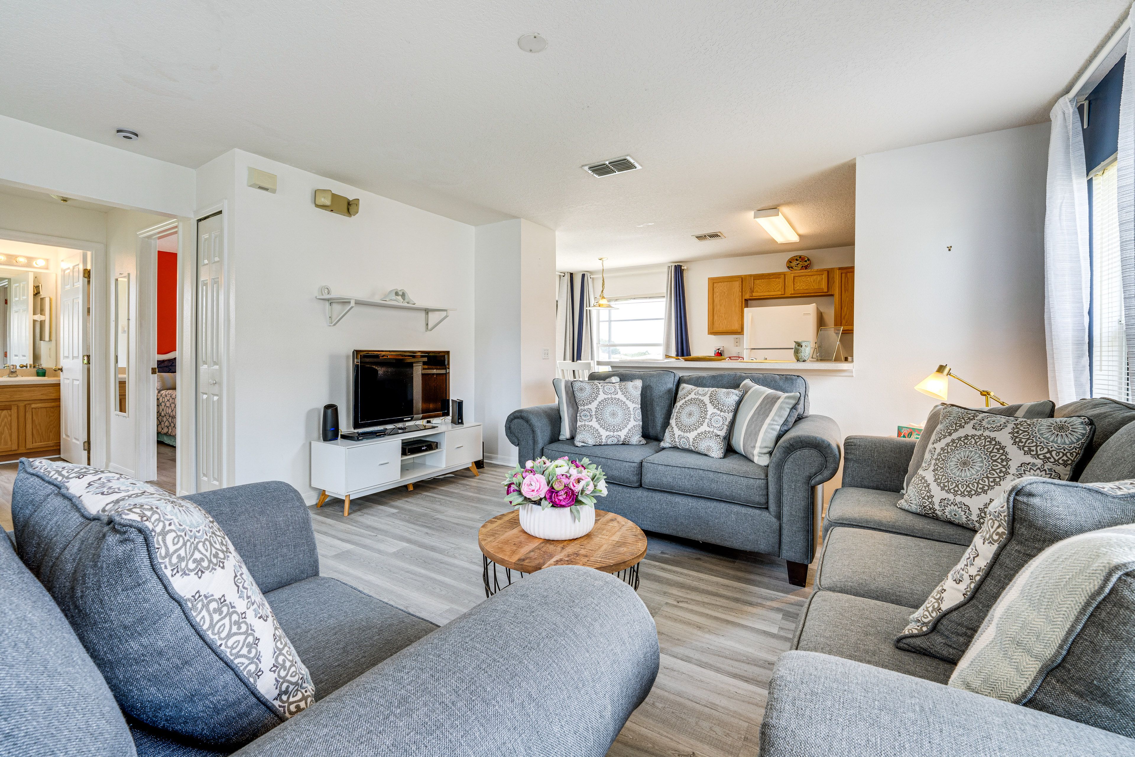 Living Room | 1st Floor | Free WiFi | Central Heating & A/C