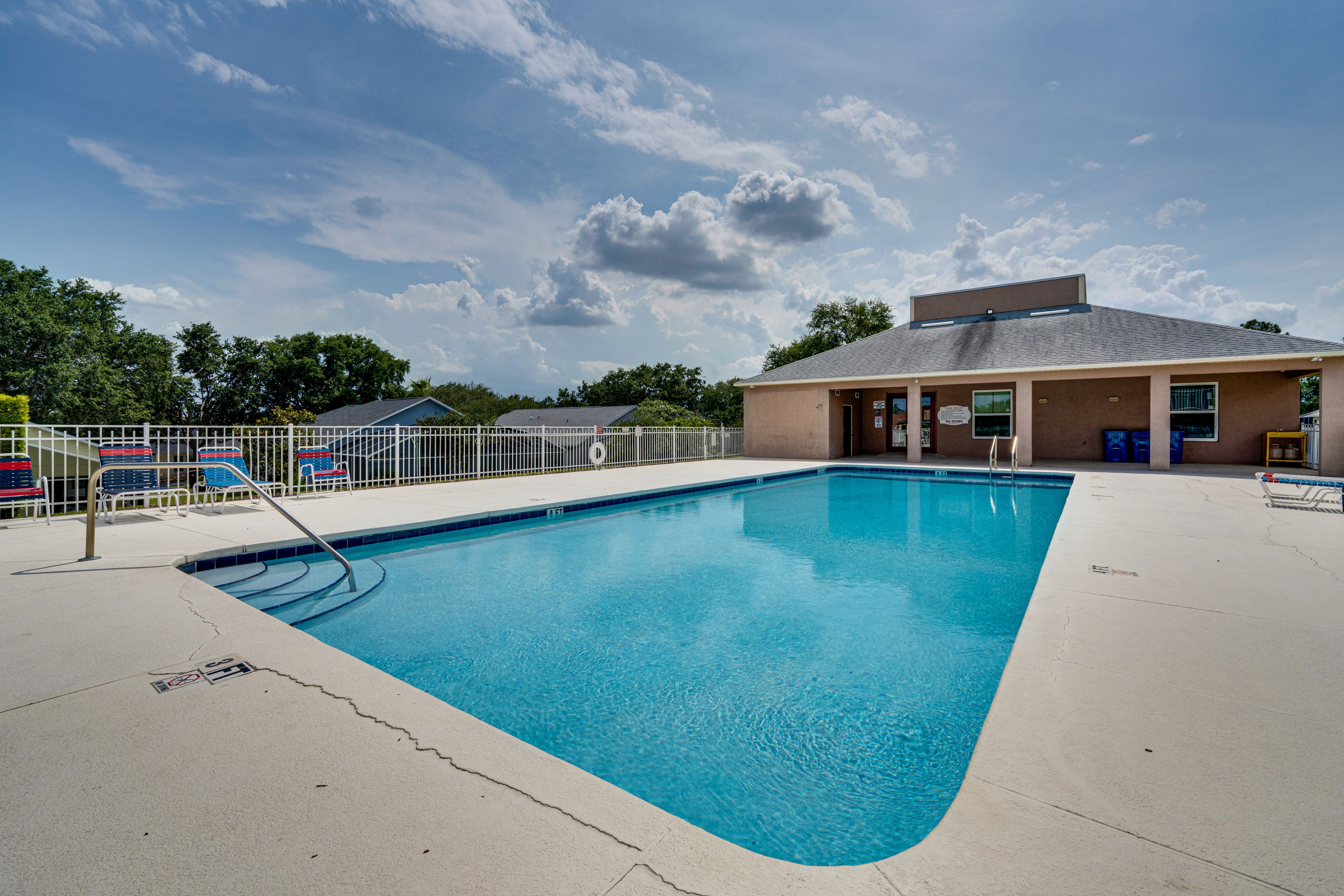 Southern Dunes Golf & Country Club | Community Amenities | Outdoor Pool