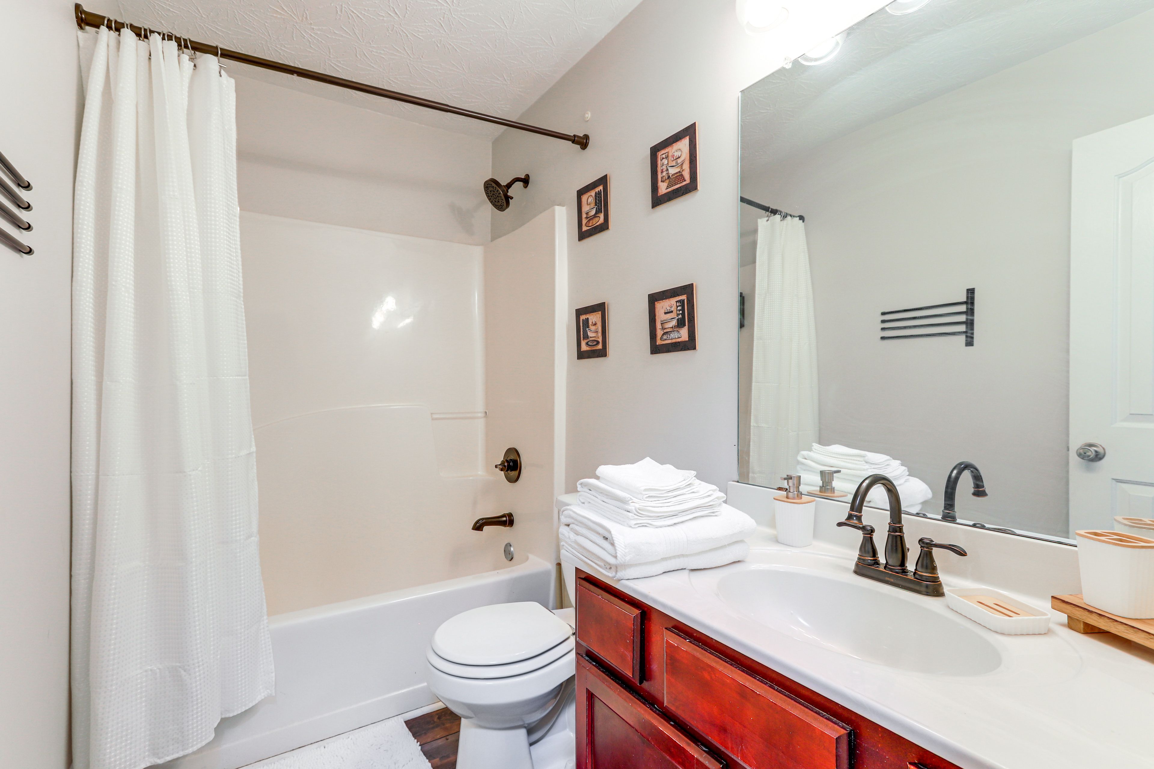 Full Bathroom | 2nd Floor