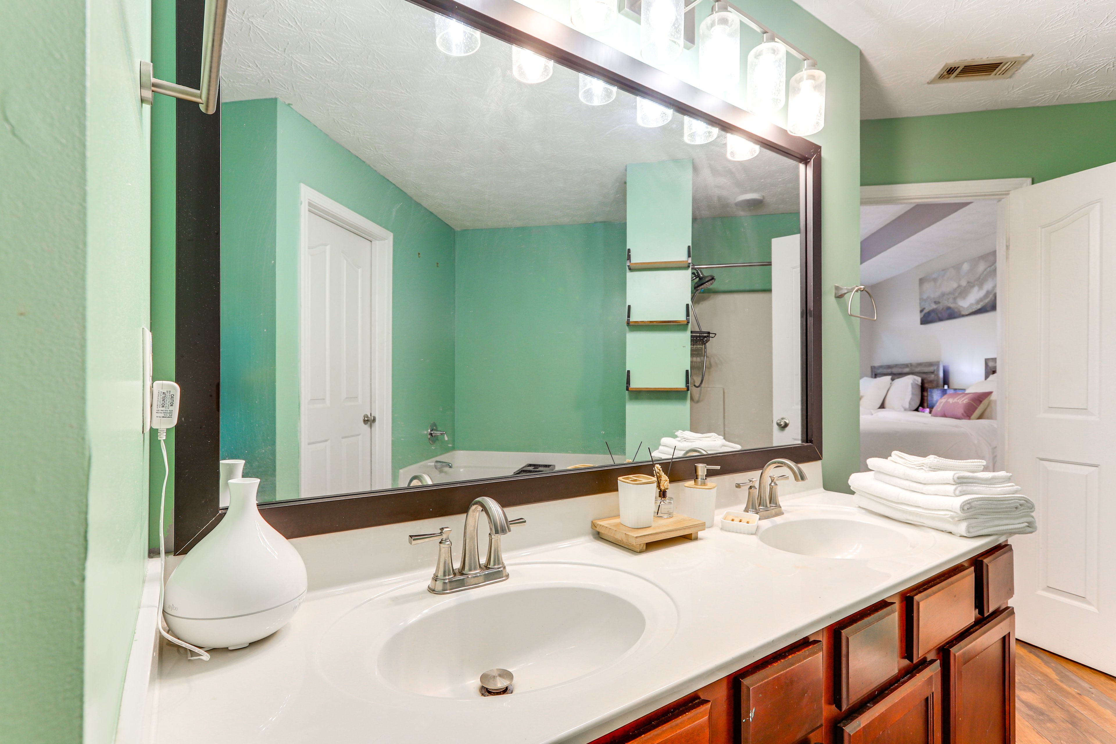 Full Bathroom | 2nd Floor