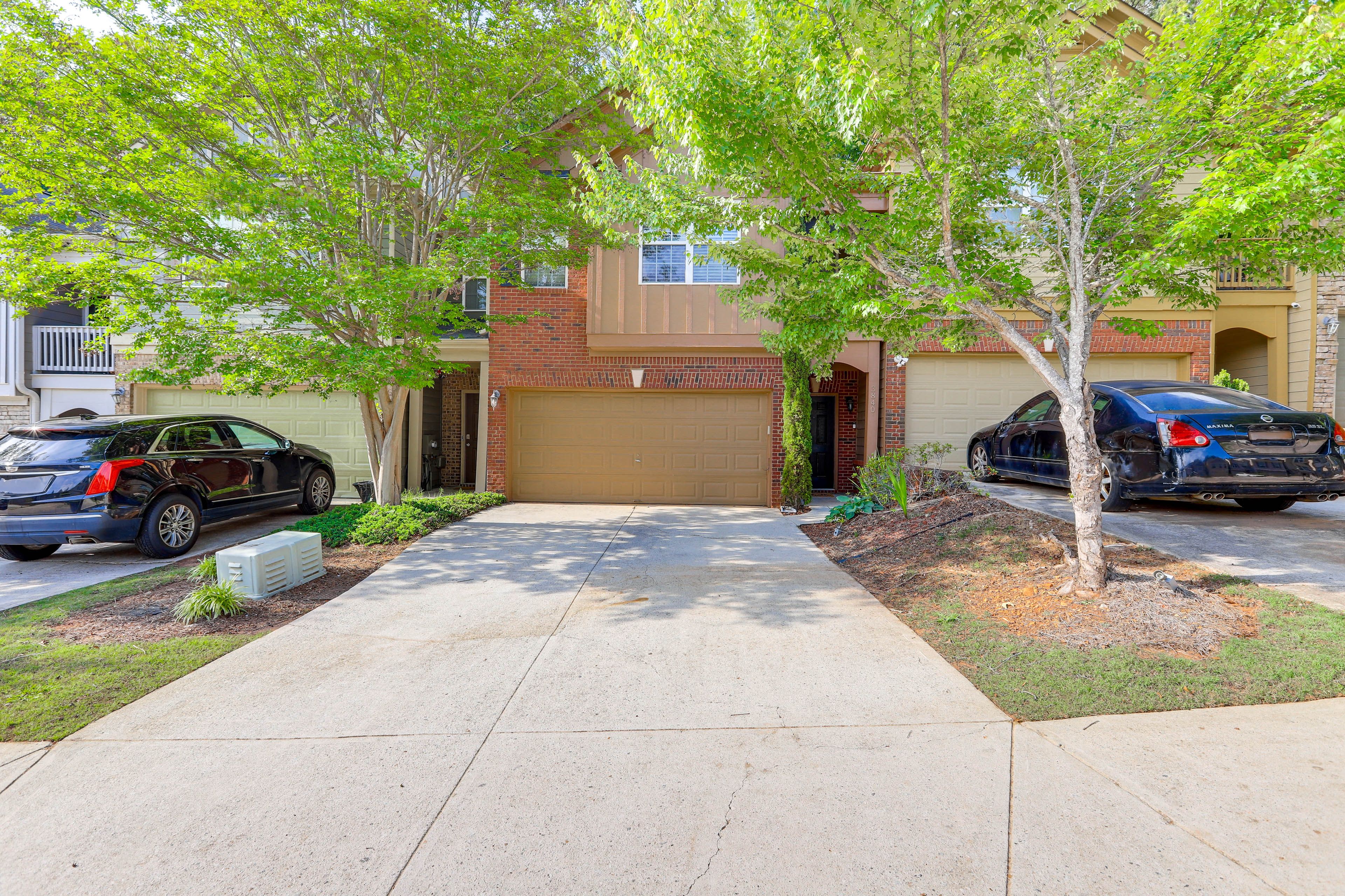 Exterior | Parking | Driveway (4 Vehicles)