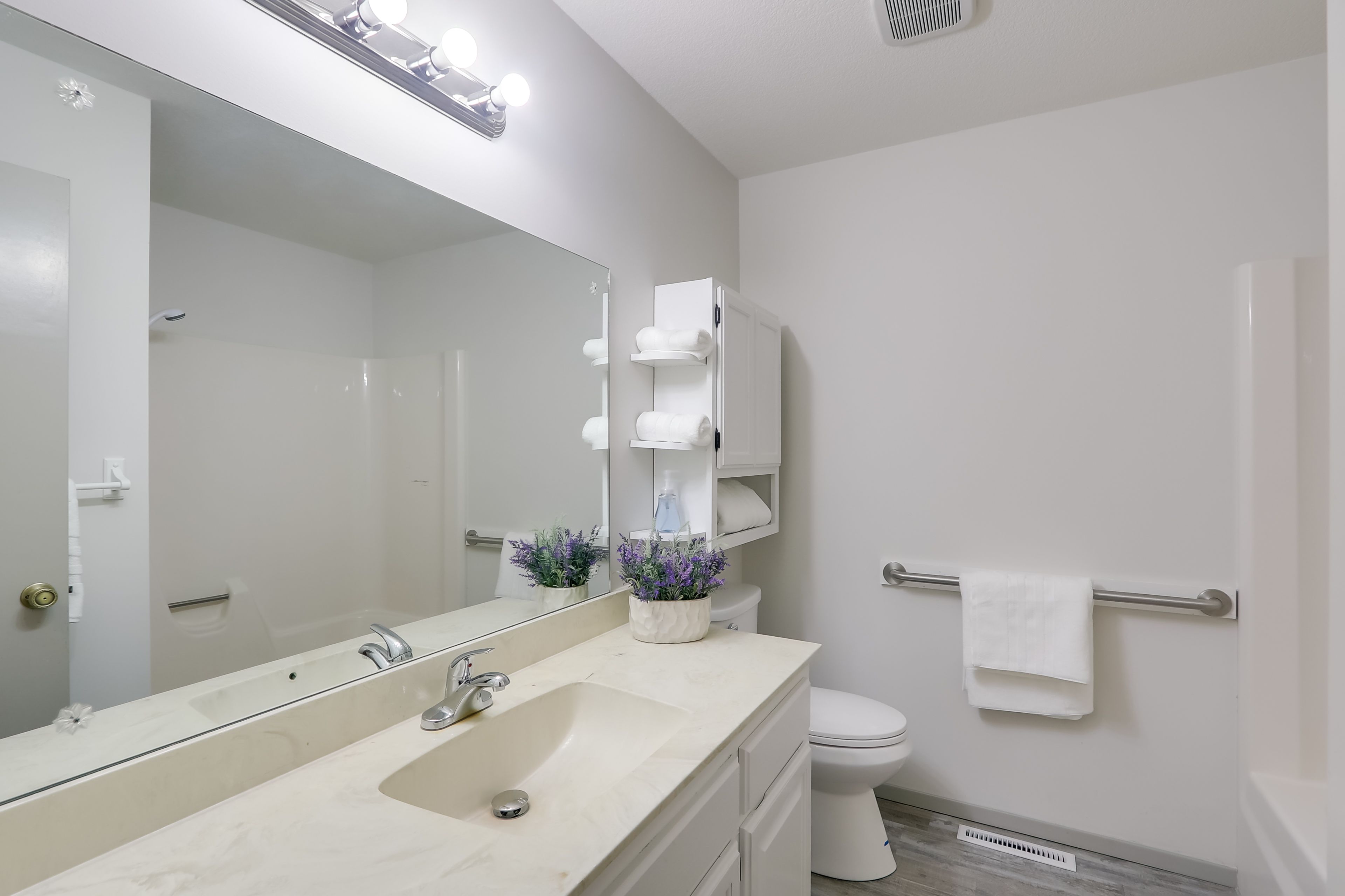 Full Bathroom | 1st Floor