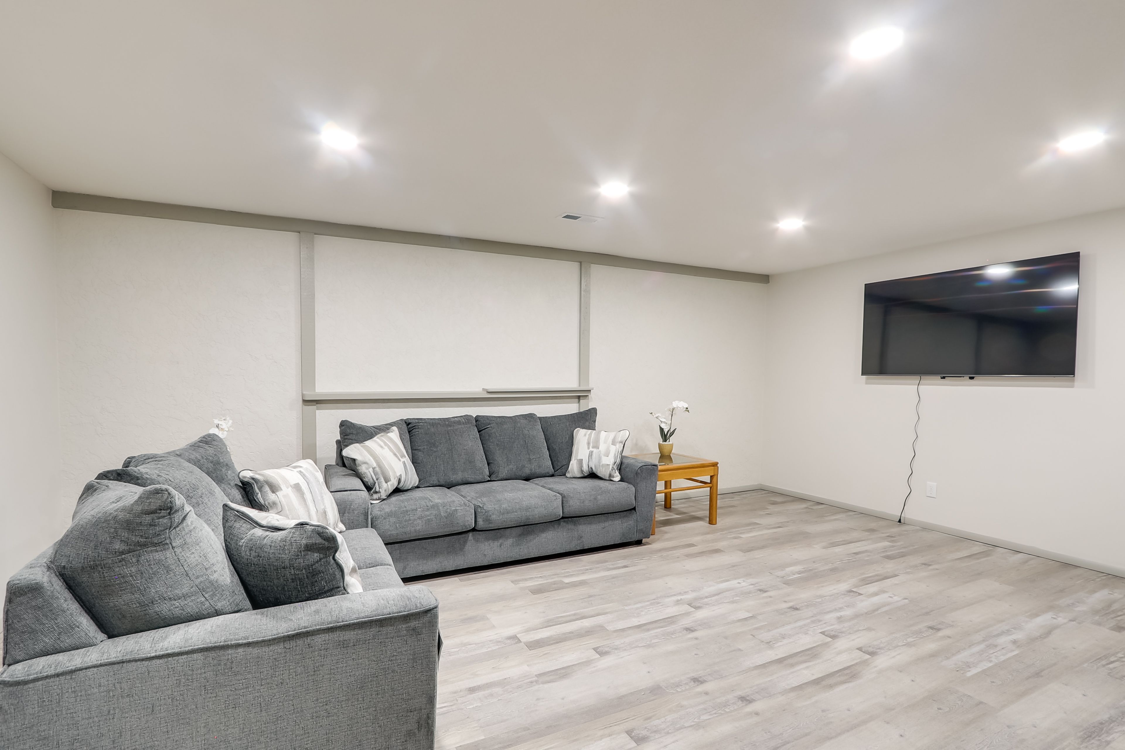 Wichita Vacation Rental | 5BR | 3.5BA | 2 Steps Required | 2,520 Sq Ft