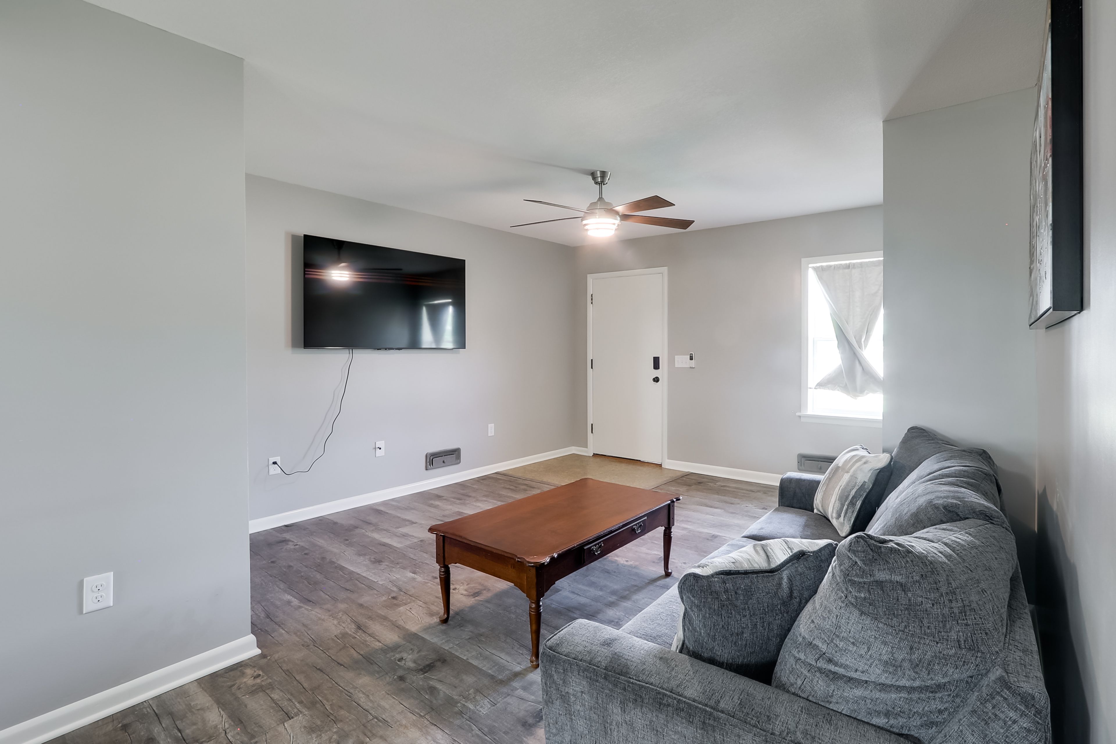 Living Room | Free WiFi | Smart TV