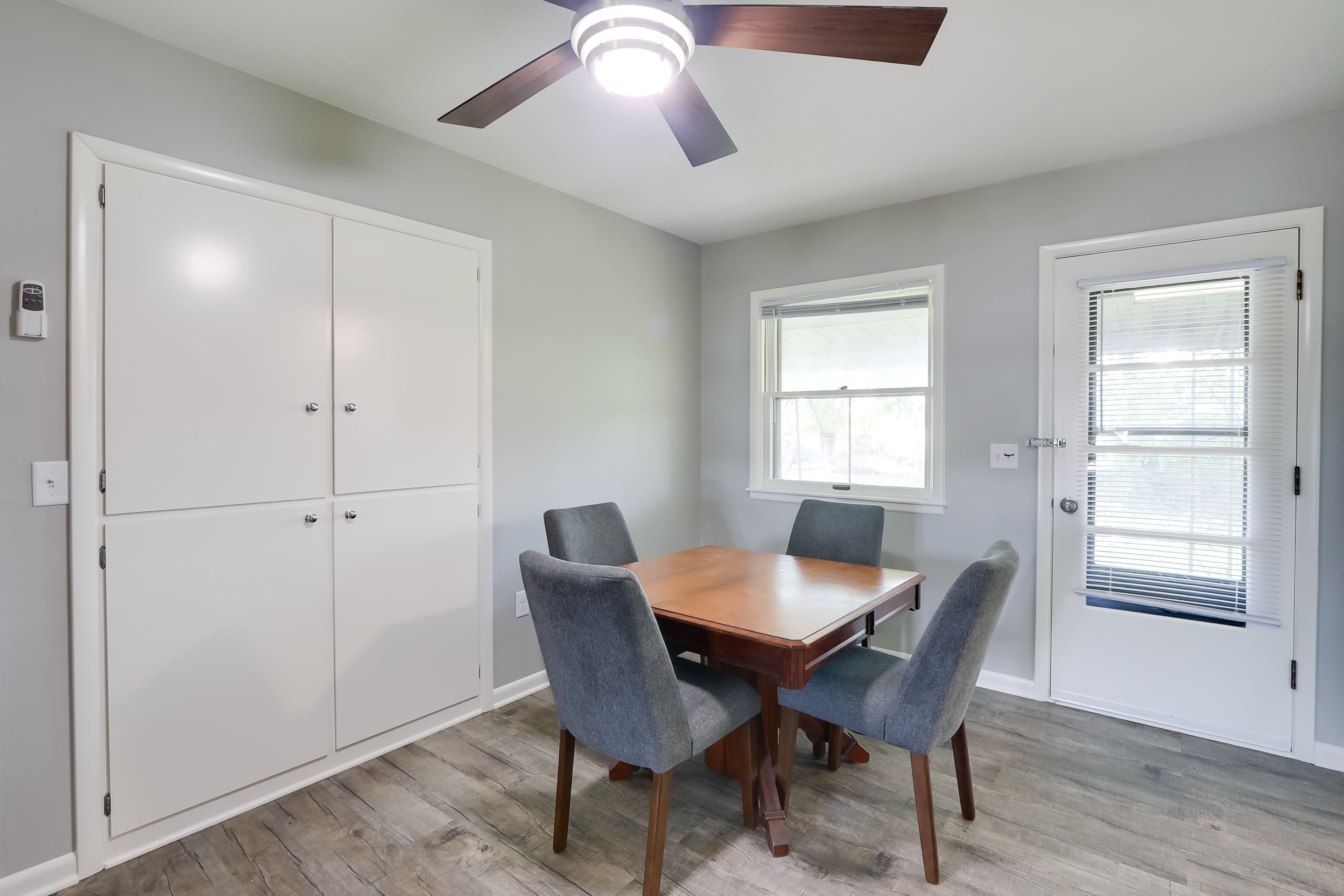 Dining Area | Dishware & Flatware | Central A/C & Heat