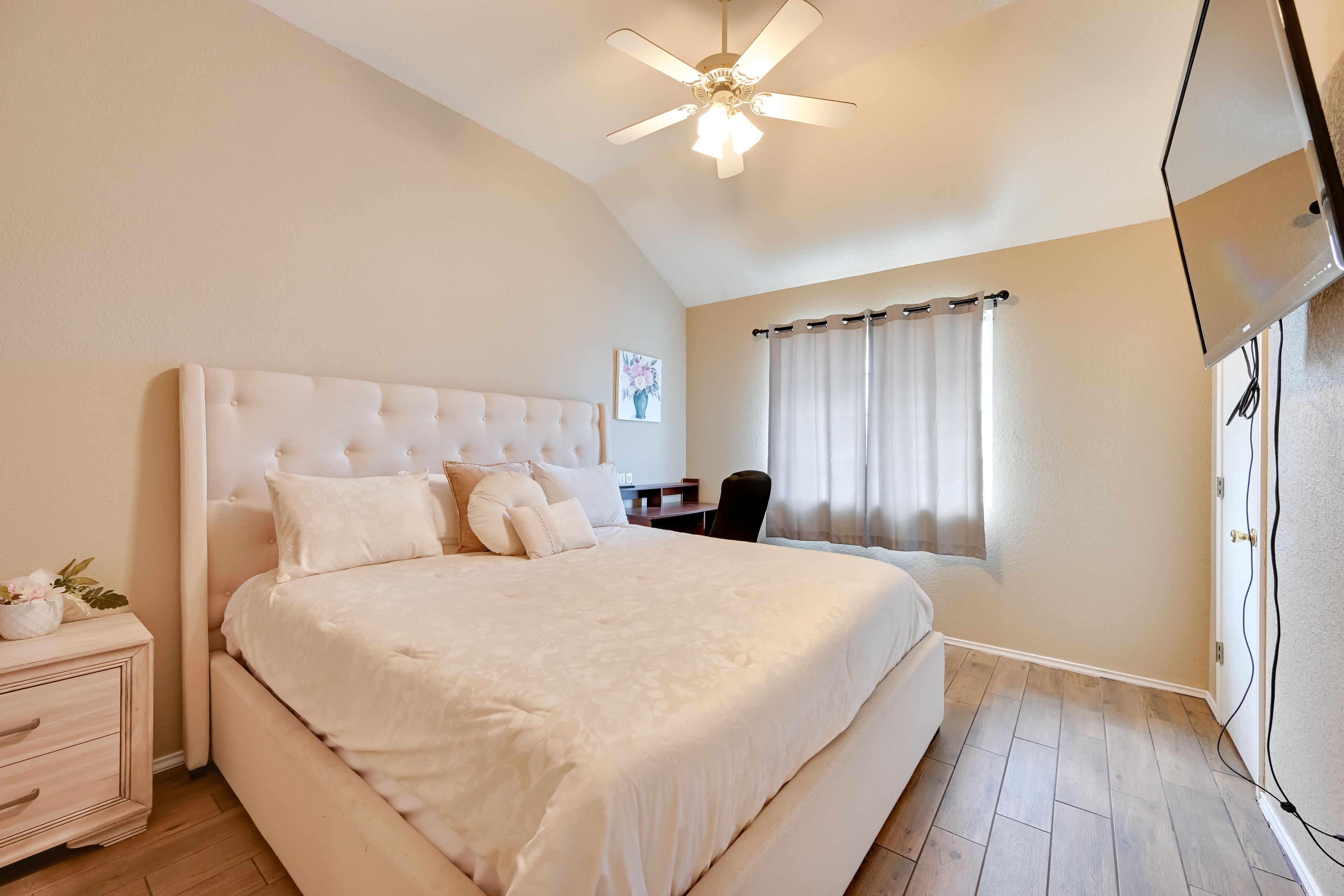 Bedroom 1 | King Bed | Linens | 2nd Floor