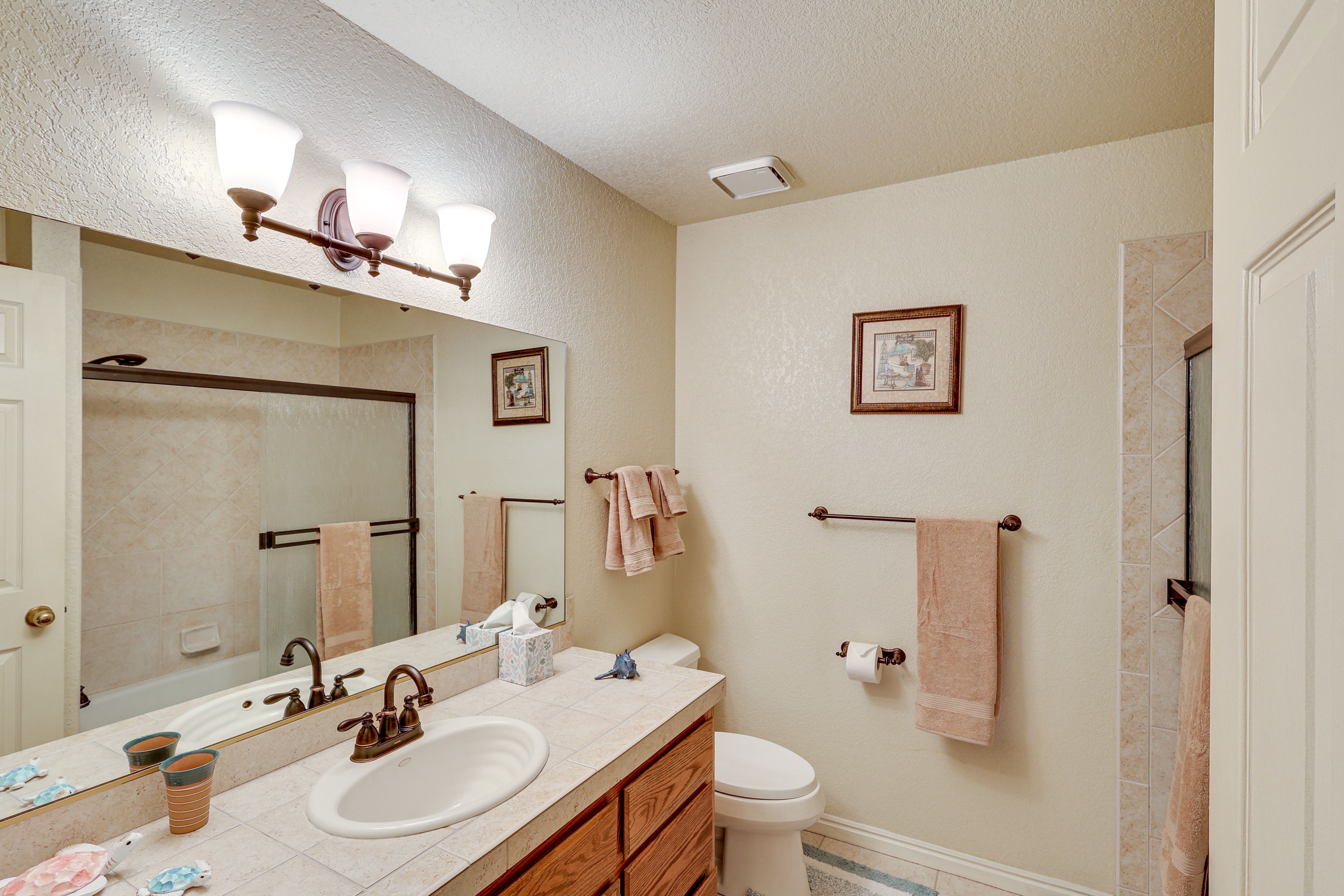 Full Bathroom | 2nd Floor