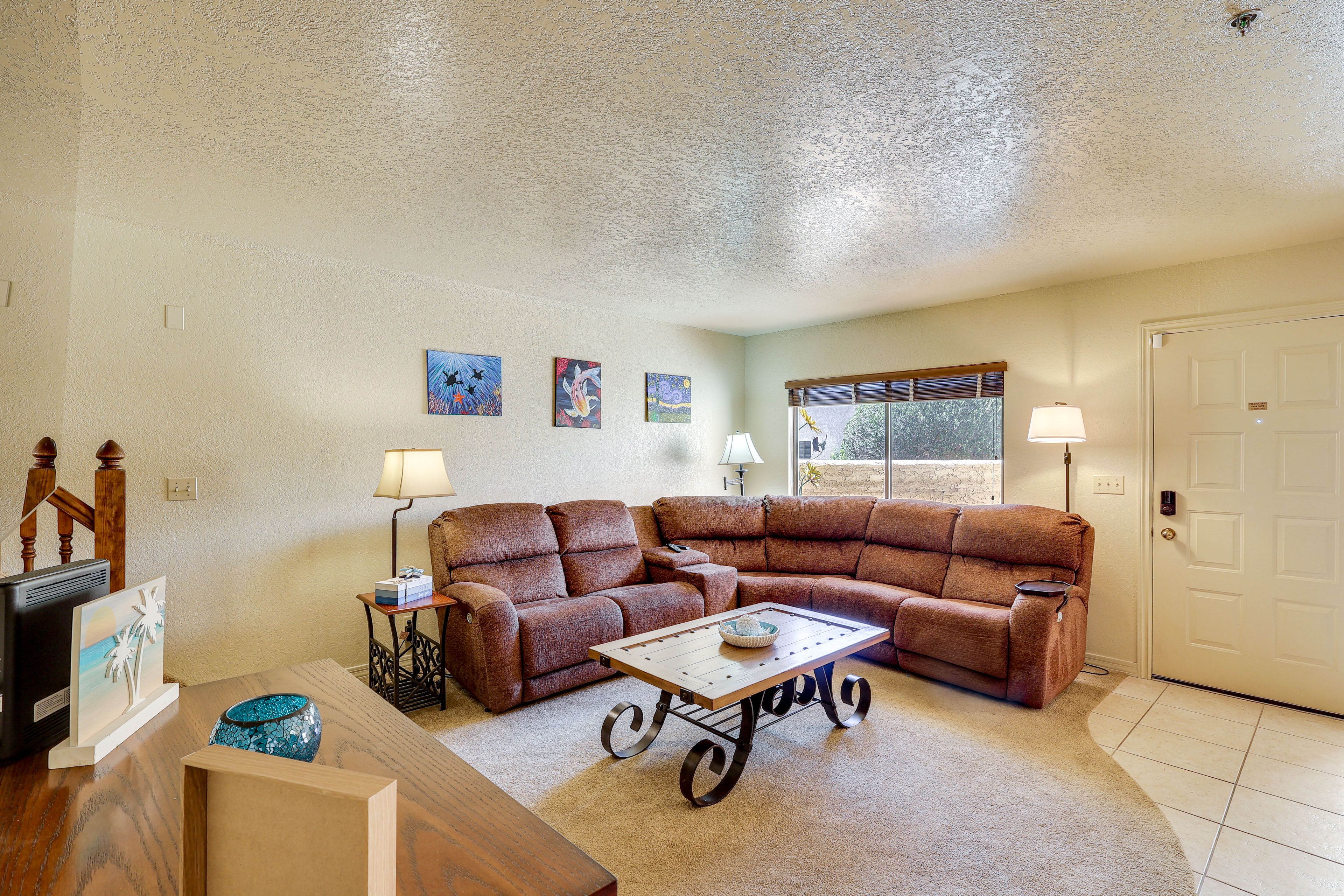 Living Room | Free WiFi | Smart TV | 1st Floor