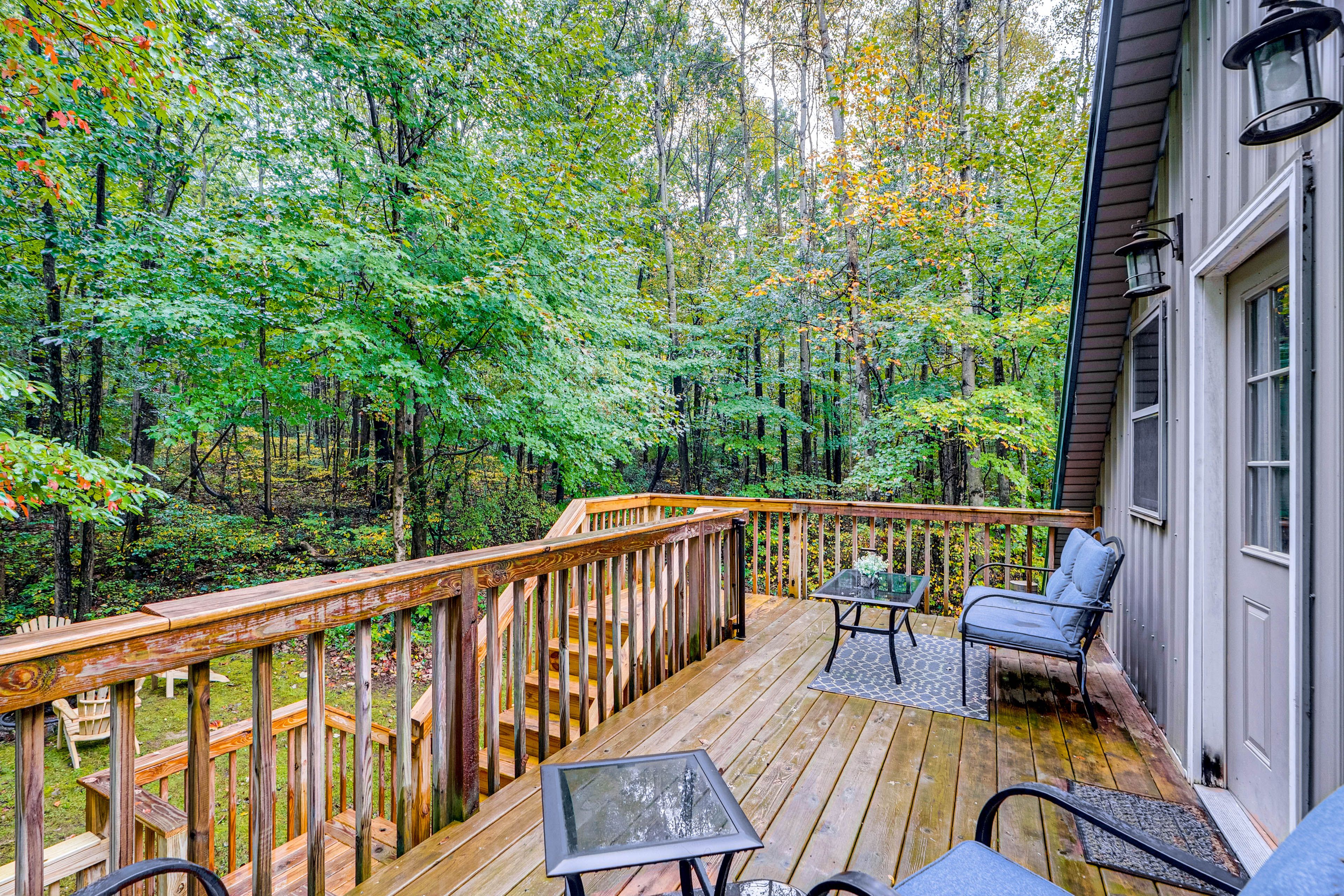 Upper Deck | Peaceful Wooded Setting