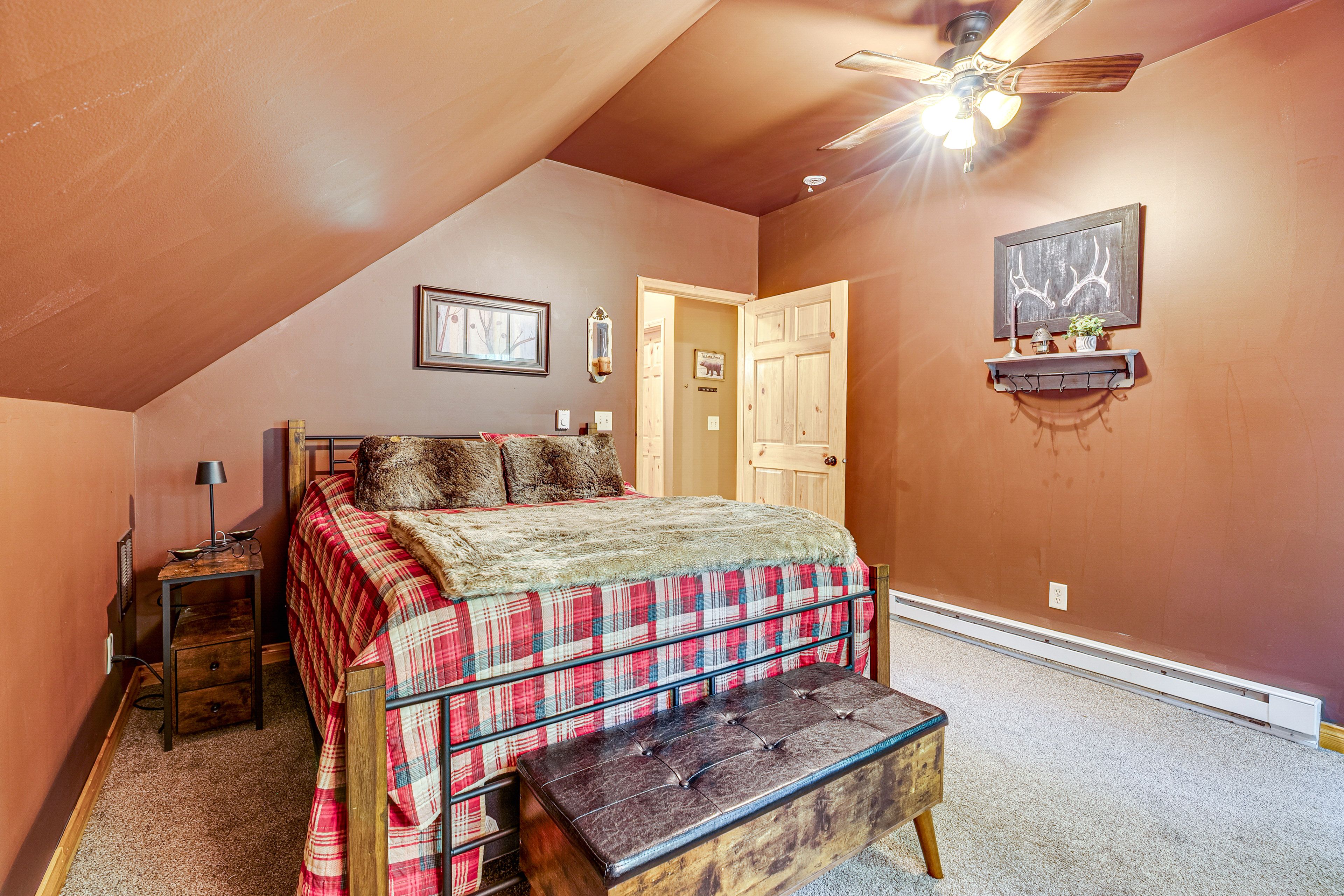 Bedroom 1 | Queen Bed | 2nd Floor | Linens Provided