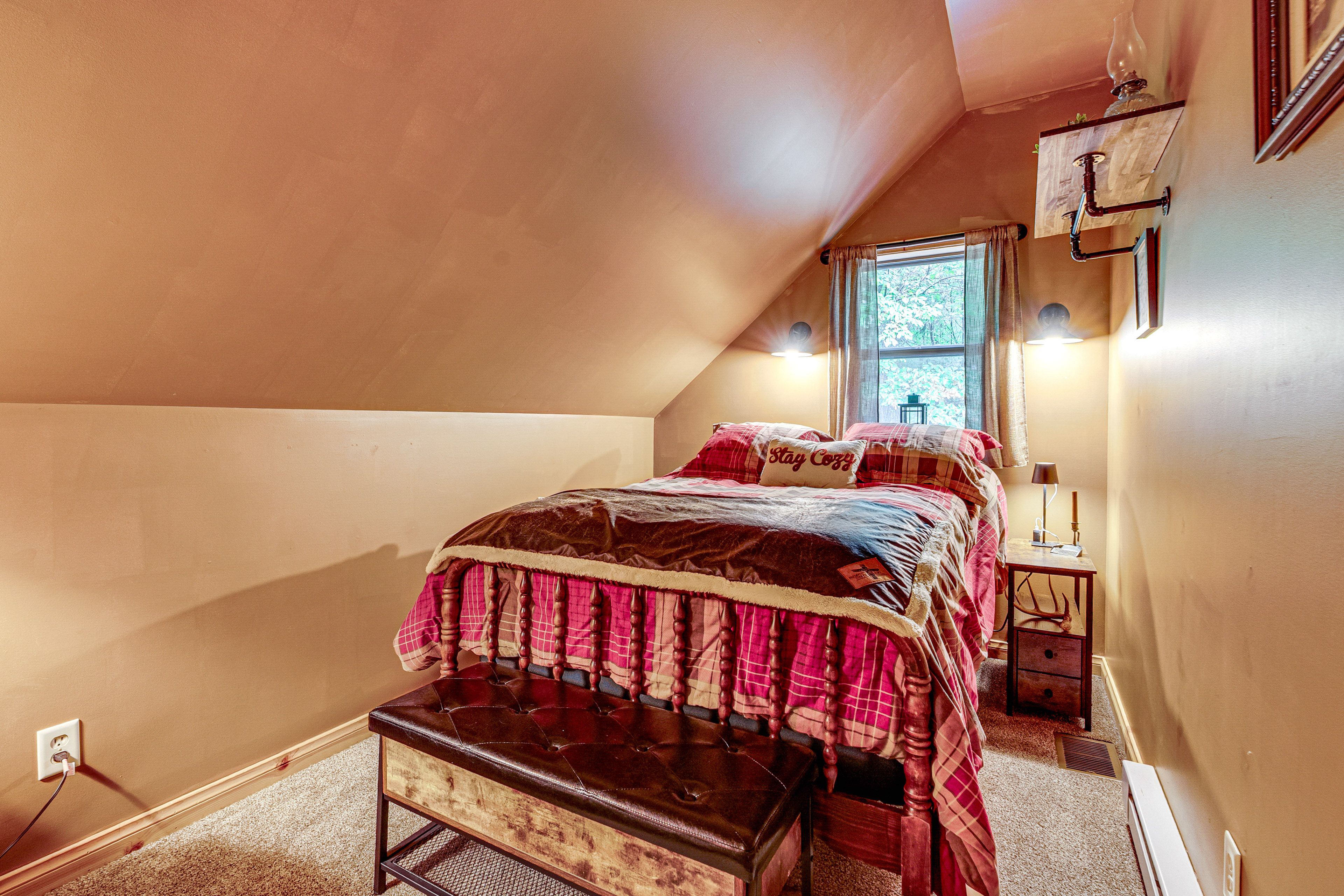 Bedroom 2 | Full Bed | 2nd Floor