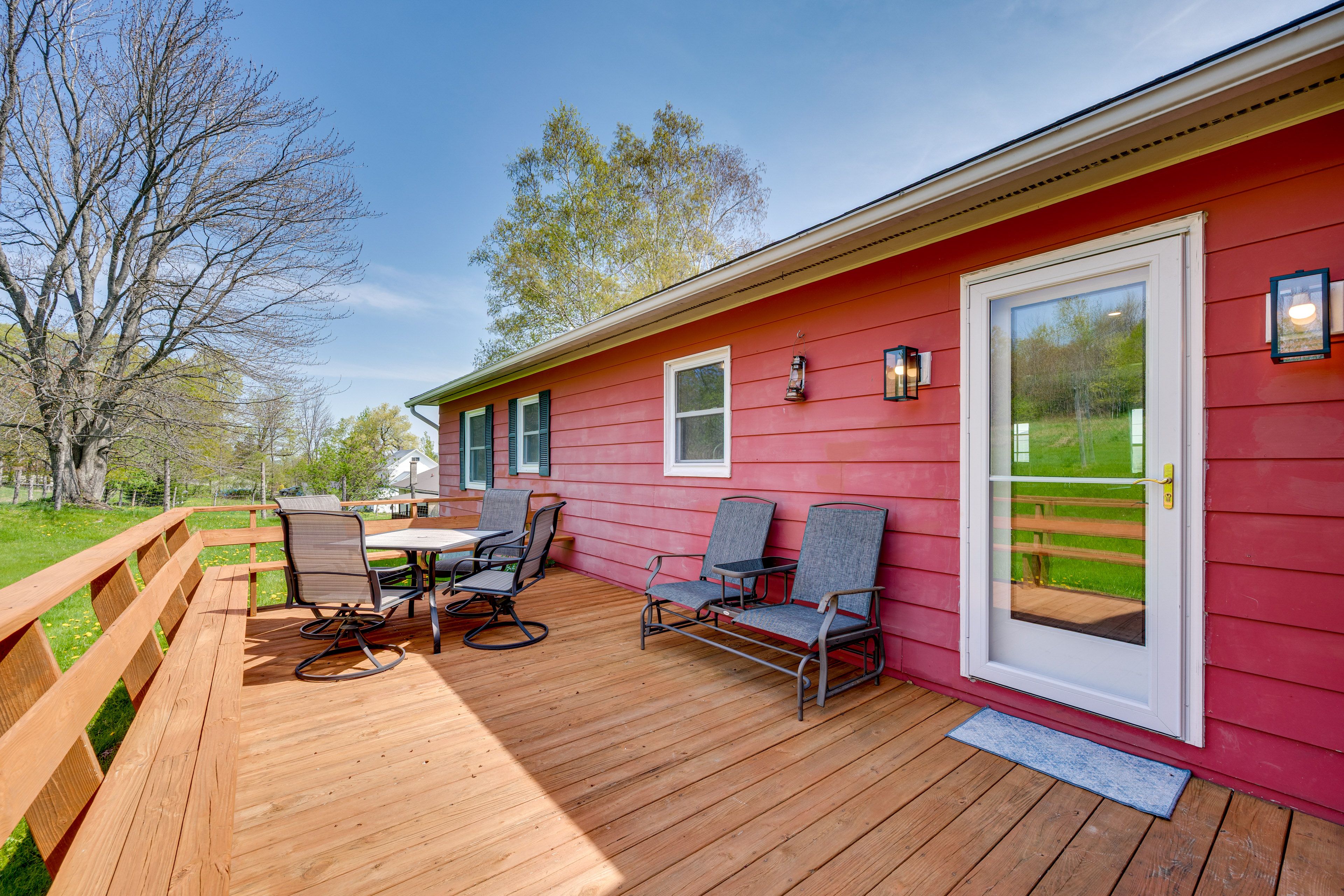 Deck | Outdoor Dining Area