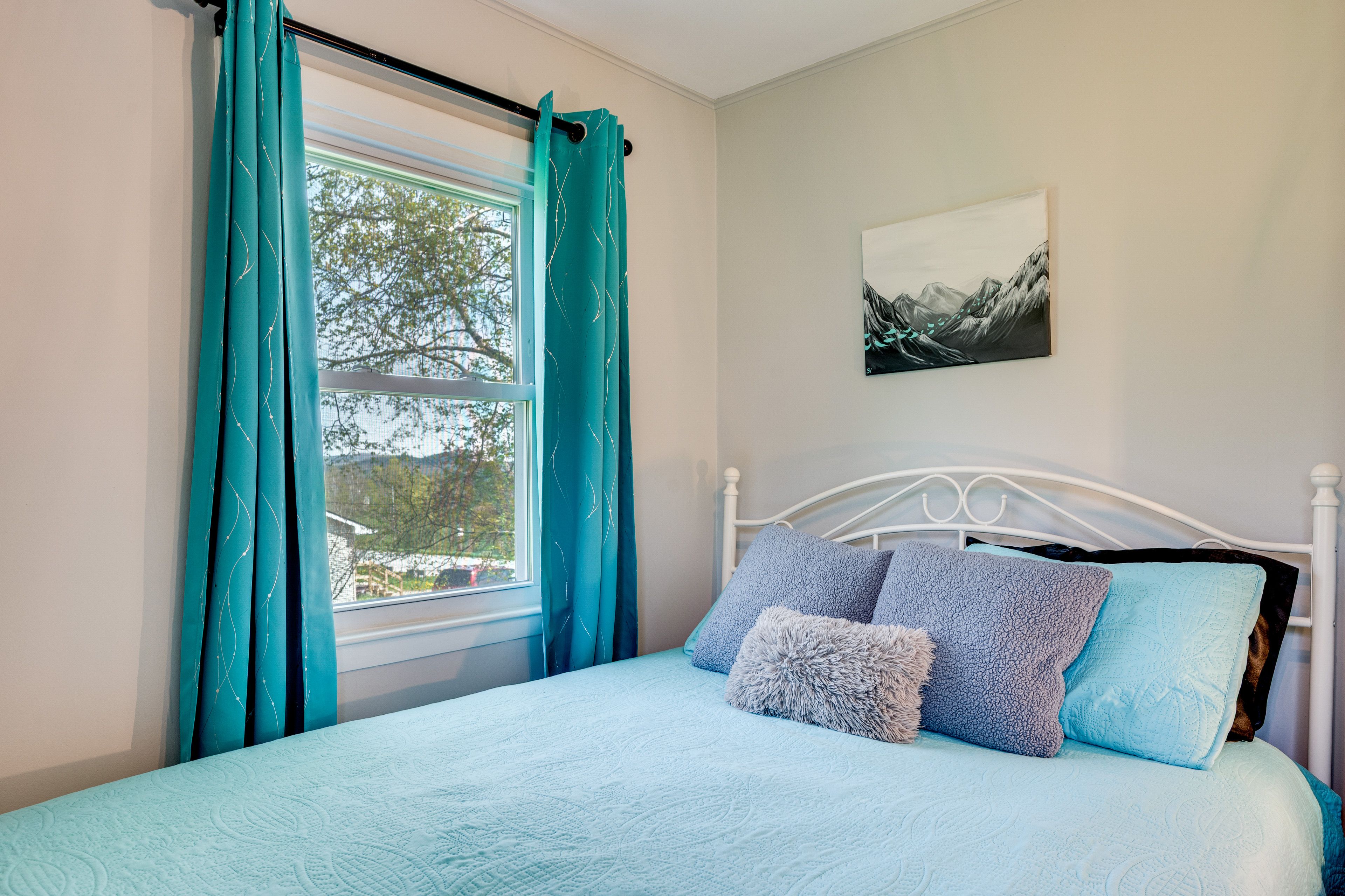 Bedroom 2 | Queen Bed | Main Level