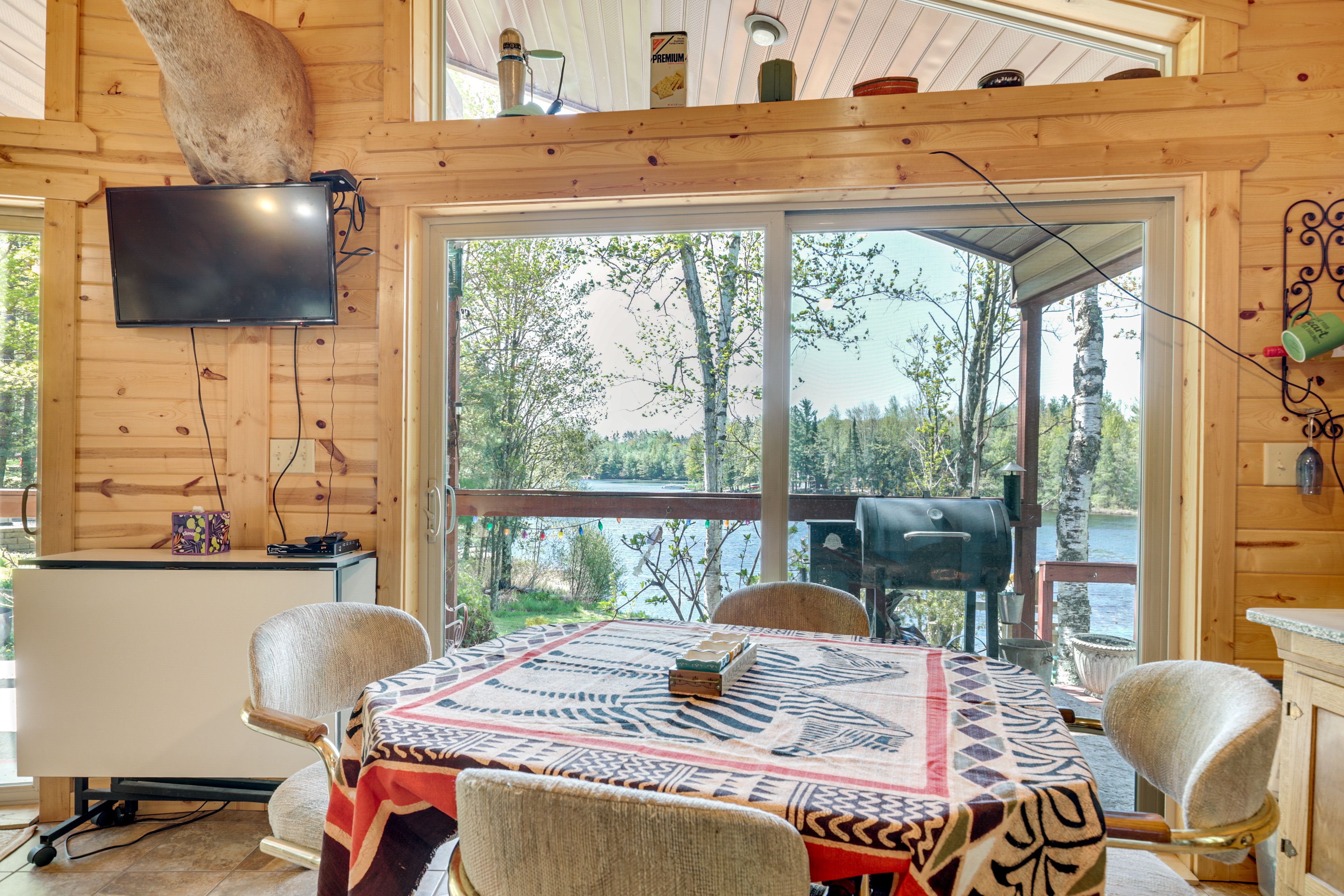 Dining Area | Dishware/Flatware Provided | Water Views
