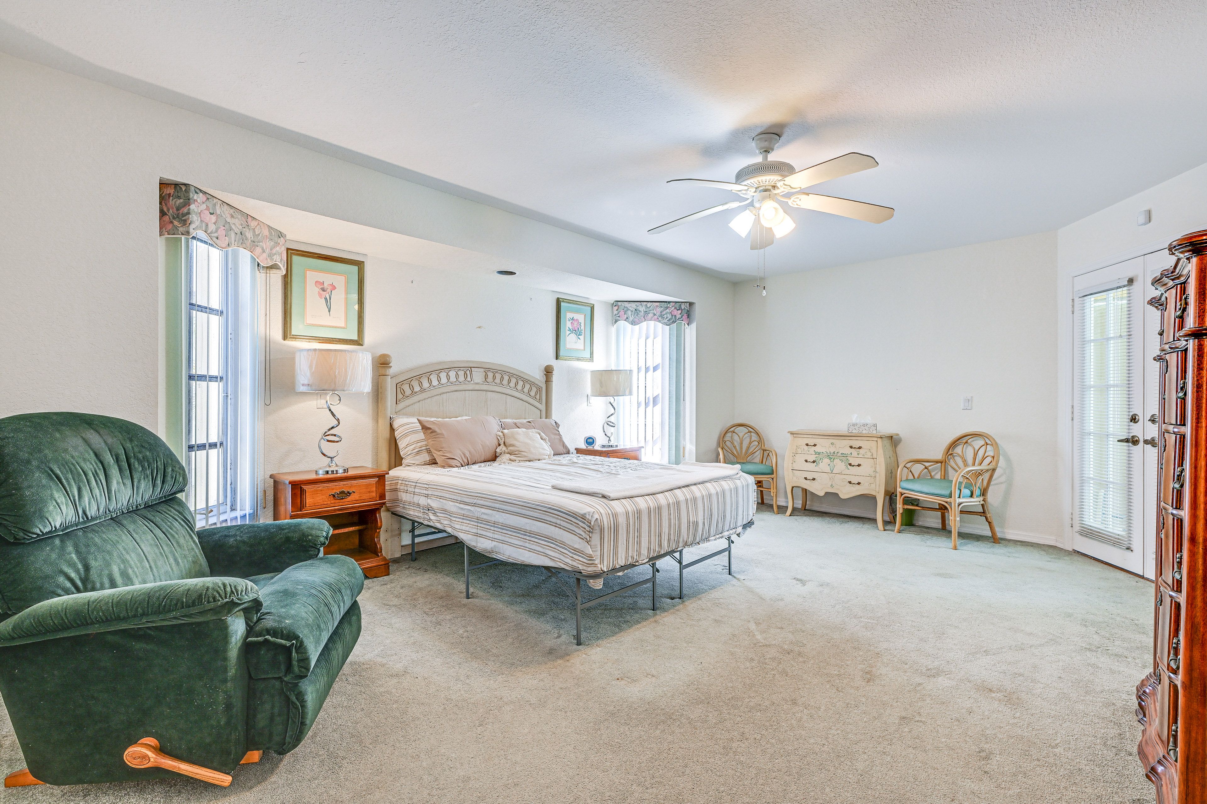 Bedroom 1 | Queen Bed | Linens Provided | En-Suite Bathroom